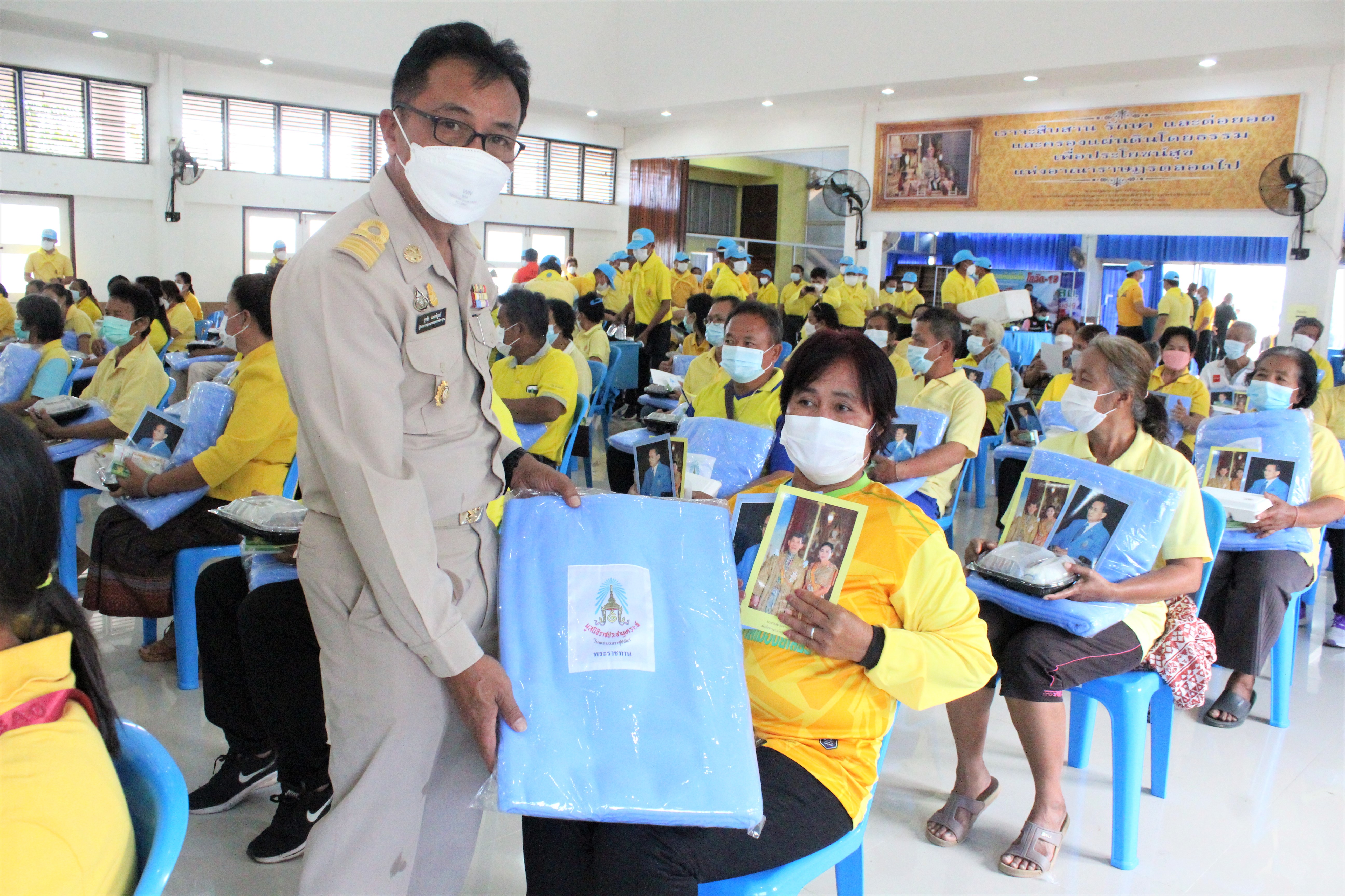 พช.ยโสธร  ร่วมพิธีมอบผ้าห่มกันหนาวพระราชทาน ?