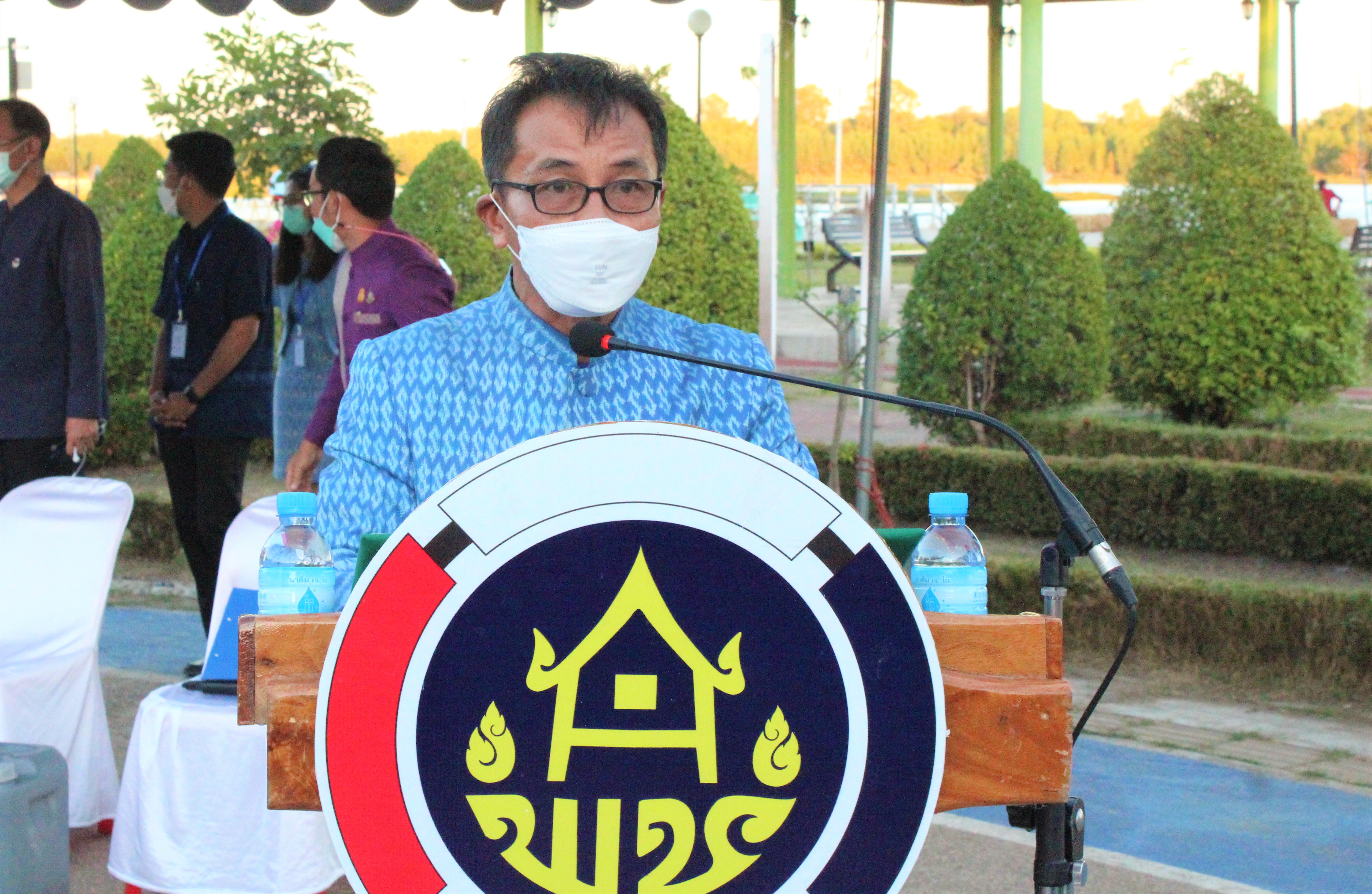 พช.ยโสธร เปิดงานโครงการส่งเสริมช่องทางการตลาดผลิตภัณฑ์ กลุ่มอาชีพสมาชิกกองทุนพัฒนาบทบาทสตรี และผู้ผลิต ผู้ประกอบการ OTOP  ในงานส่งท้ายปีเก่าต้อนรับปีใหม่จังหวัดยโสธร ?