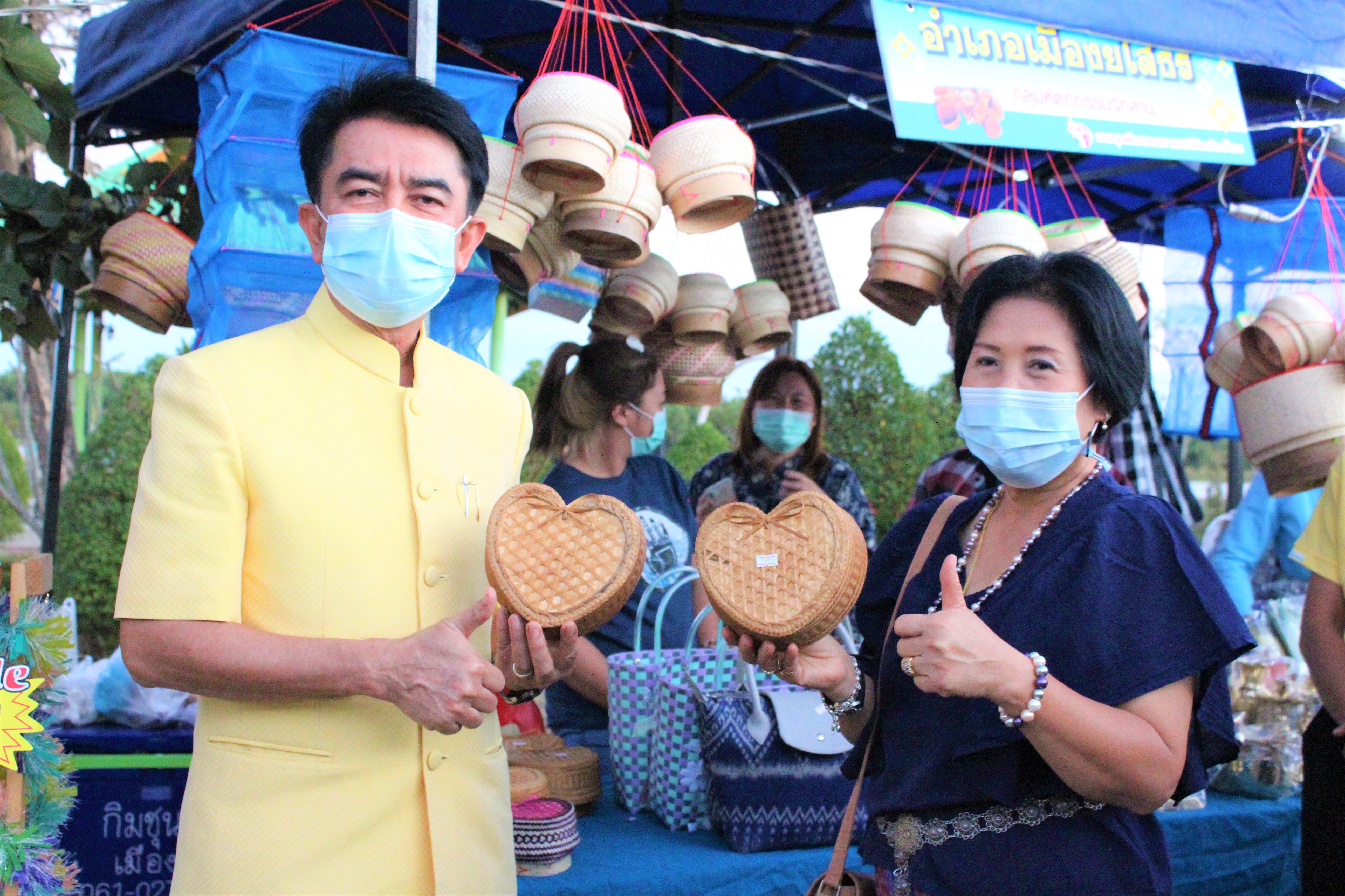 พช.ยโสธร เปิดงานโครงการส่งเสริมช่องทางการตลาดผลิตภัณฑ์ กลุ่มอาชีพสมาชิกกองทุนพัฒนาบทบาทสตรี และผู้ผลิต ผู้ประกอบการ OTOP  ในงานส่งท้ายปีเก่าต้อนรับปีใหม่จังหวัดยโสธร ?