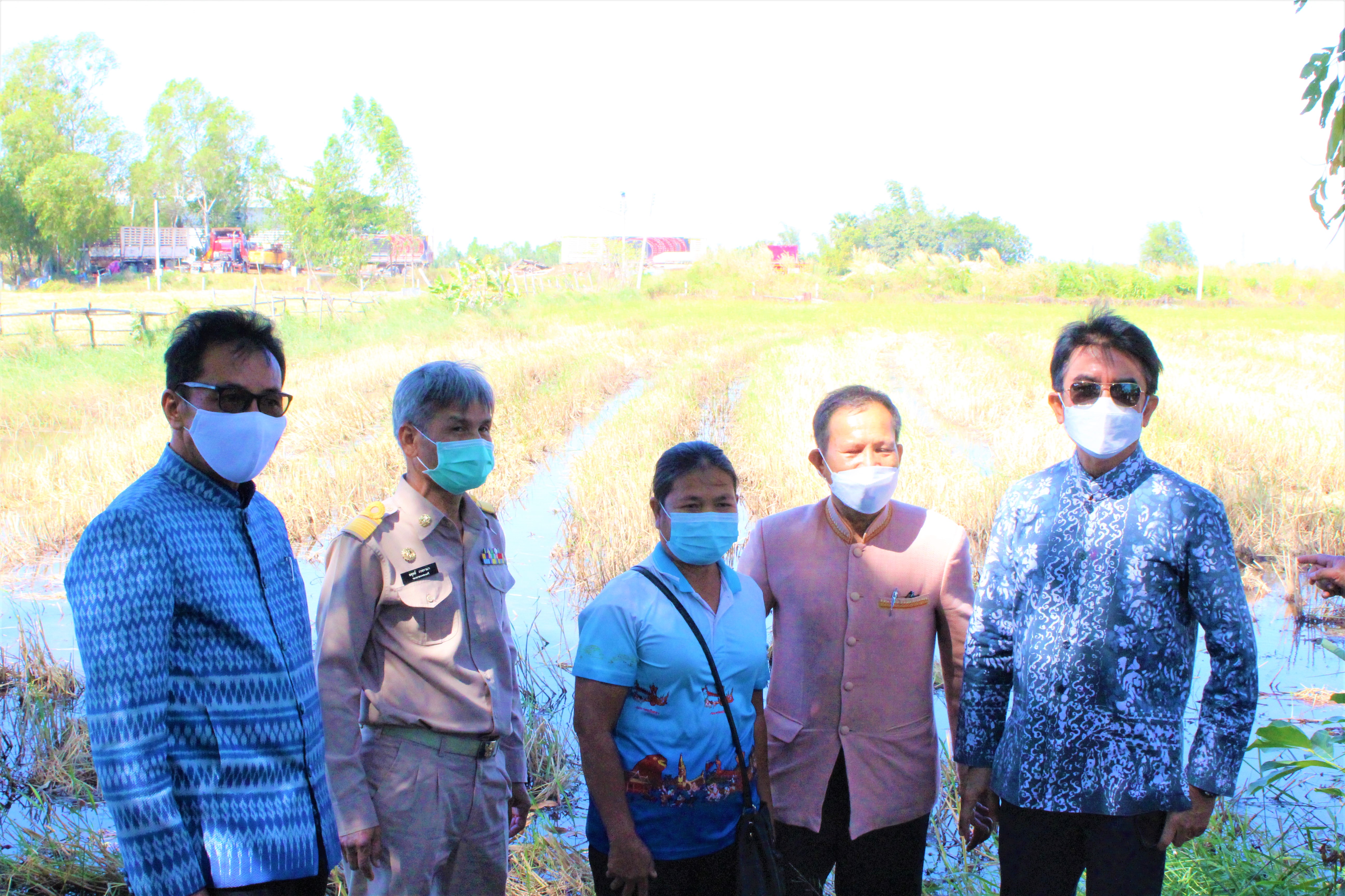 รอง อพช. ลงพื้นที่ตรวจเยี่ยมและติดตาม “โคก หนอง นา พช.” ในพื้นที่จังหวัดยโสธร กรณีถูกน้ำท่วมและไม่สามารถดำเนินการขุดได้