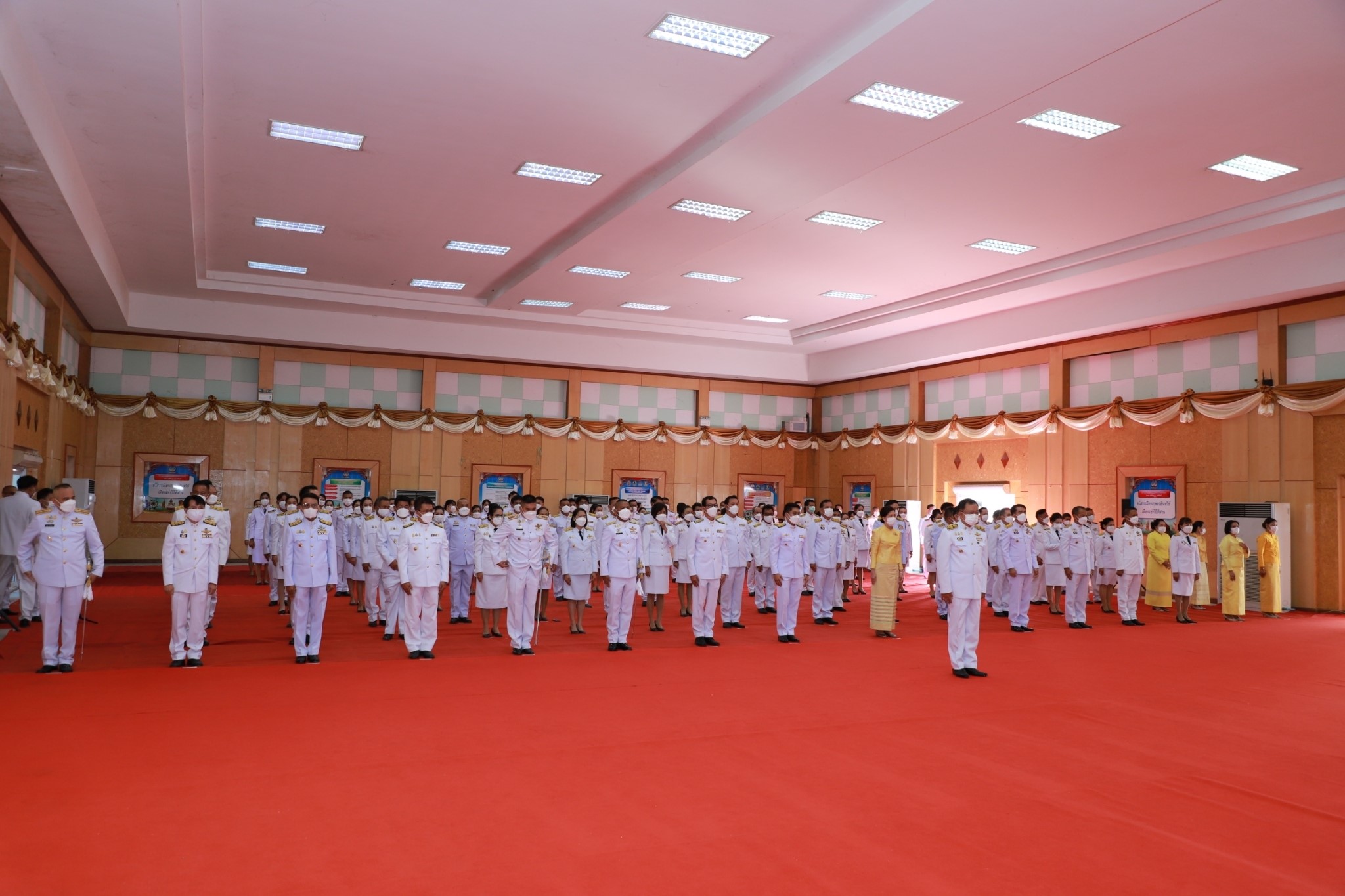 พช.ยโสธร ร่วมกิจกรรมถวายพานพุ่มดอกไม้สด ถวายราชสดุดีและถวายบังคม เนื่องในวันคล้ายวันพระบรมราชสมภพ พระบาทสมเด็จพระชนกาธิเบศร มหาภูมิพลอดุลยเดชมหาราช บรมนาถบพิตร วันชาติ และวันพ่อแห่งชาติ 5 ธันวาคม 2564 ?