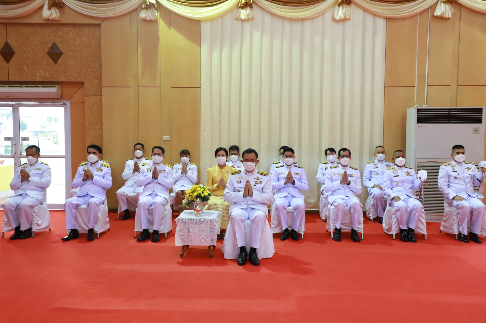 พช.ยโสธร ร่วมกิจกรรมถวายพานพุ่มดอกไม้สด ถวายราชสดุดีและถวายบังคม เนื่องในวันคล้ายวันพระบรมราชสมภพ พระบาทสมเด็จพระชนกาธิเบศร มหาภูมิพลอดุลยเดชมหาราช บรมนาถบพิตร วันชาติ และวันพ่อแห่งชาติ 5 ธันวาคม 2564 ?