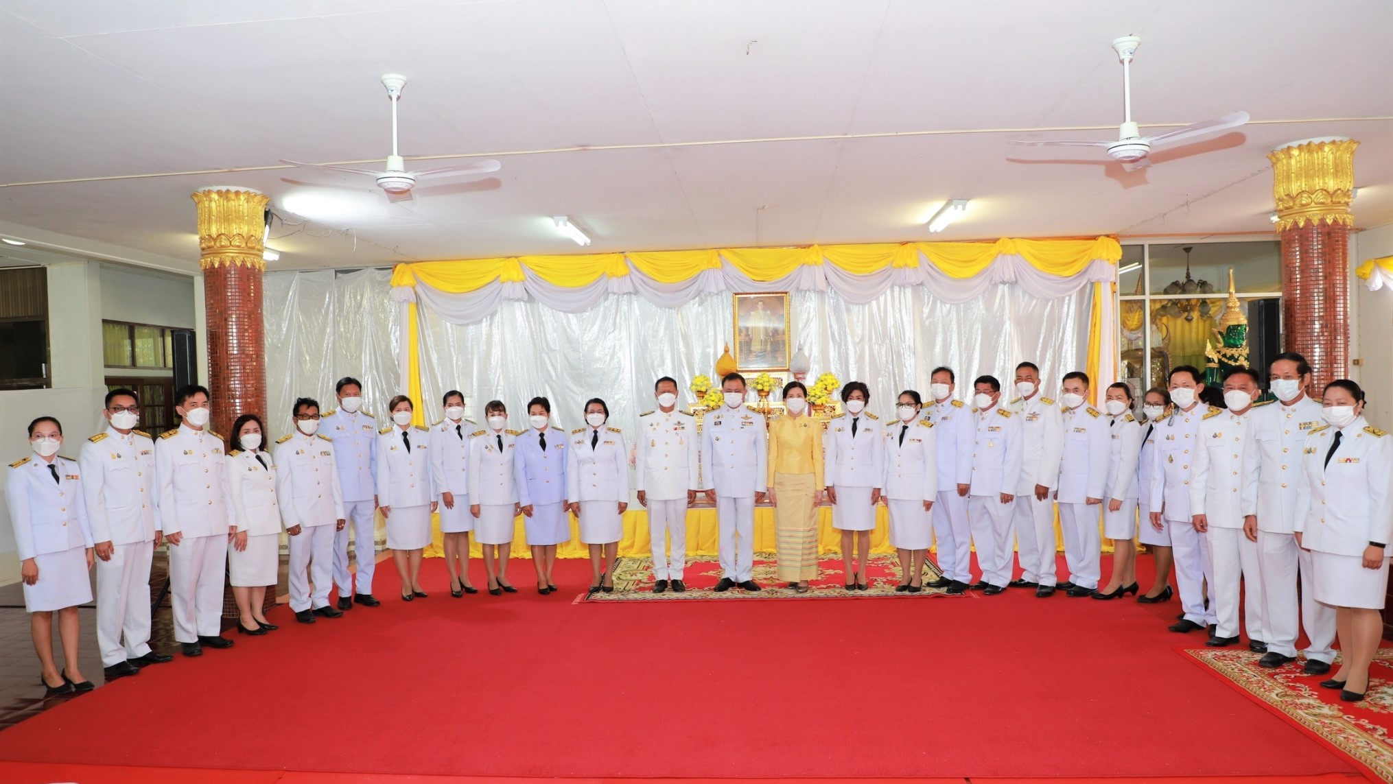 พช.ยโสธร ร่วมกิจกรรมถวายพานพุ่มดอกไม้สด ถวายราชสดุดีและถวายบังคม เนื่องในวันคล้ายวันพระบรมราชสมภพ พระบาทสมเด็จพระชนกาธิเบศร มหาภูมิพลอดุลยเดชมหาราช บรมนาถบพิตร วันชาติ และวันพ่อแห่งชาติ 5 ธันวาคม 2564 ?