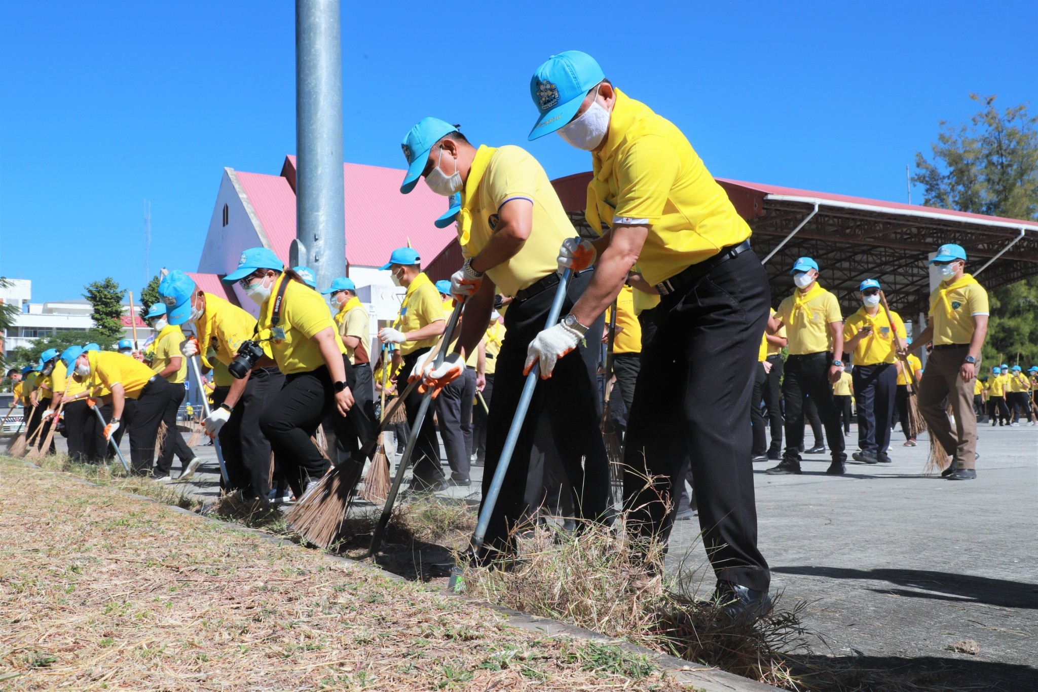 พช.ยโสธร ร่วมกิจกรรมจิตอาสาพระราชทาน “เราทำความ ดี ด้วยหัวใจ” เนื่องในวันคล้ายวันปราบดาภิเษกสมเด็จพระเจ้าตากสินมหาราช ? 