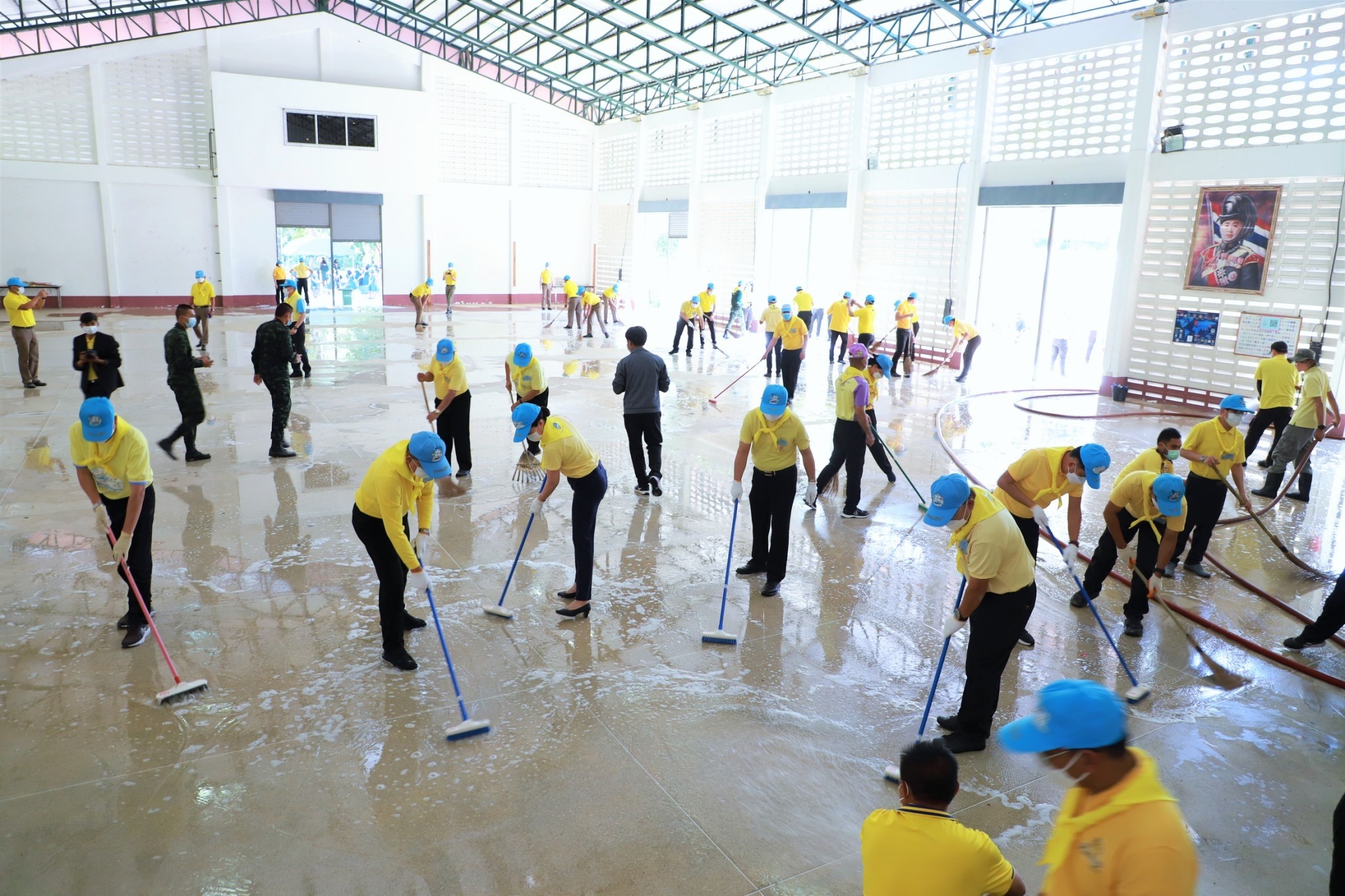 พช.ยโสธร  ร่วมกิจกรรมจิตอาสาพัฒนา เราทำความดีเพื่อชาติ ศาสน์ กษัตริย์ เนื่องในวันคล้ายวันพระบรมราชสมภพ พระบาทสมเด็จพระชนกาธิเบศร มหาภูมิพลอดุลยเดชมหาราช บรมนาถบพิตร วันชาติ และวันพ่อแห่งชาติ 5 ธันวาคม 2564 ?