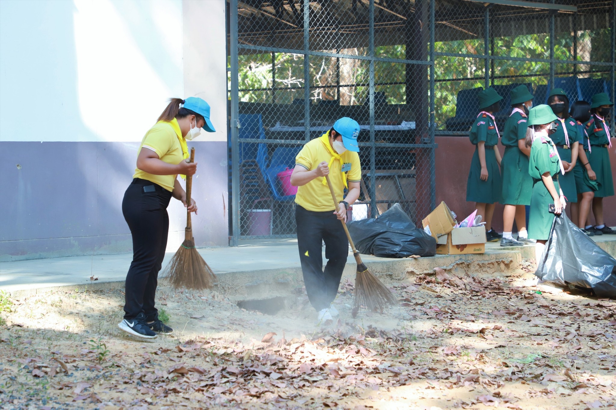 พช.ยโสธร  ร่วมกิจกรรมจิตอาสาพัฒนา เราทำความดีเพื่อชาติ ศาสน์ กษัตริย์ เนื่องในวันคล้ายวันพระบรมราชสมภพ พระบาทสมเด็จพระชนกาธิเบศร มหาภูมิพลอดุลยเดชมหาราช บรมนาถบพิตร วันชาติ และวันพ่อแห่งชาติ 5 ธันวาคม 2564 ?