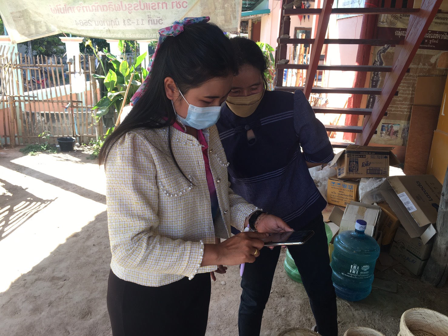 พช.ยโสธร นักการตลาดรุ่นใหม่ลงพื้นที่กลุ่มผู้ผลิตผู้ประกอบการ OTOP กลุ่มแปรรูปผลิตภัณฑ์จักสานไม้ไผ่ หมู่ที่ 7  และหมู่ที่ 8