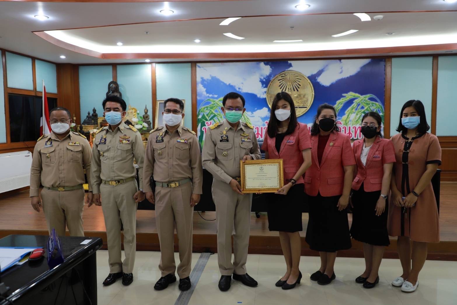 พช.ยโสธร ร่วมประชุมหัวหน้าส่วนราชการ หัวหน้าหน่วยงานรัฐวิสาหกิจ ในสังกัดกระทรวงมหาดไทย และนายอำเภอ  ประจำเดือนธันวาคม  ครั้งที่ 10 /2564 ?