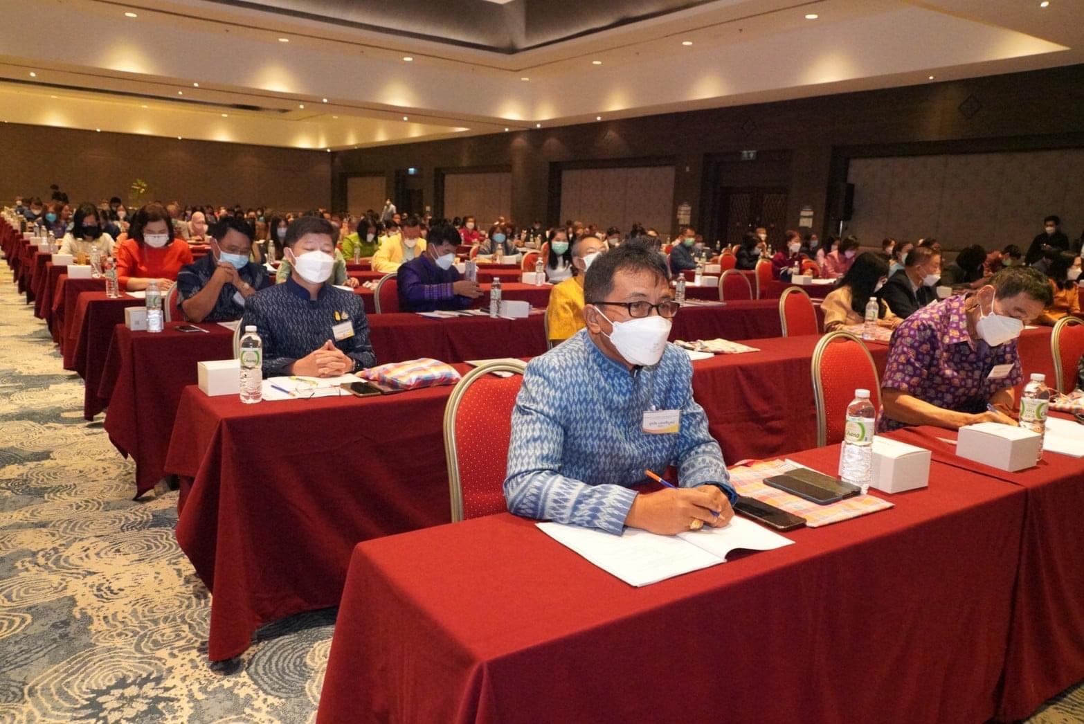 พช.ยโสธรและประชารัฐรักสามัคคียโสธร ร่วมประชุมเชิงปฏิบัติการพัฒนากลไกขับเคลื่อนการพัฒนาเศรษฐกิจฐานรากระดับประเทศที่เมืองทองธานี?