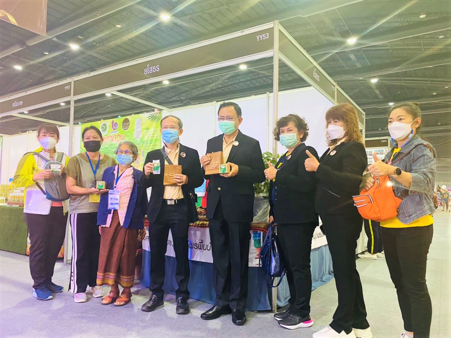 พช.ยโสธร ผู้ว่าราชการจังหวัดยโสธร เยี่ยมชมและให้กำลังใจ ผู้ผลิต ผู้ประกอบการ OTOP ไทย สู้ภัยโควิด – 19 ณ ศูนย์แสดงสินค้าและการประชุม อิมแพ็ค เมืองทองธานี อำเภอปากเกร็ด จังหวัดนนทบุรี ?