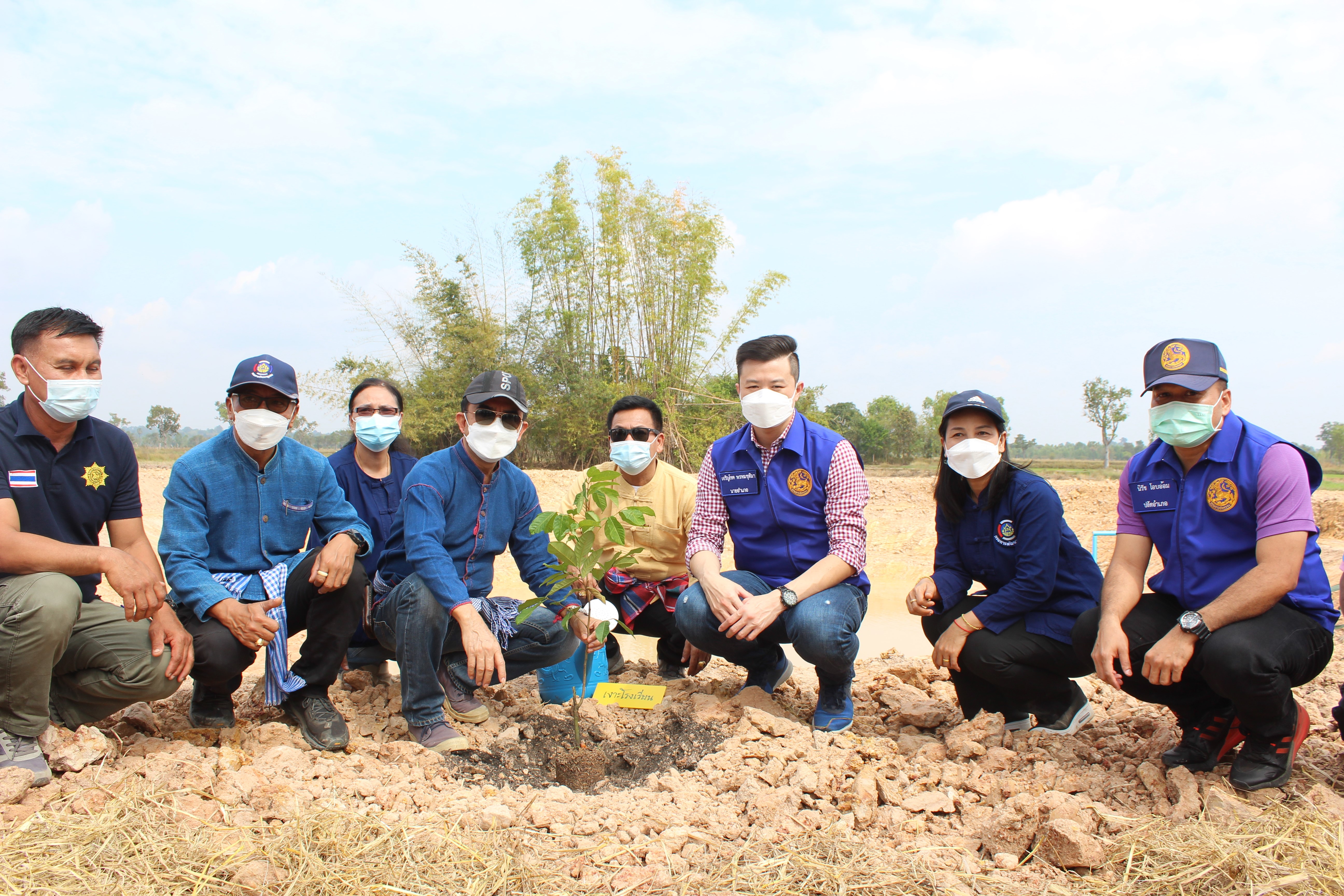 พช.ยโสธร รองผู้ว่าฯ ลงพื้นที่ติดตามผลการดำเนินงาน โครงการพัฒนาพื้นที่ต้นแบบการพัฒนาคุณภาพชีวิตตามหลักทฤษฎีใหม่ประยุกต์สู่ “โคก หนอง นา โมเดล”  อำเภอป่าติ้ว ? 