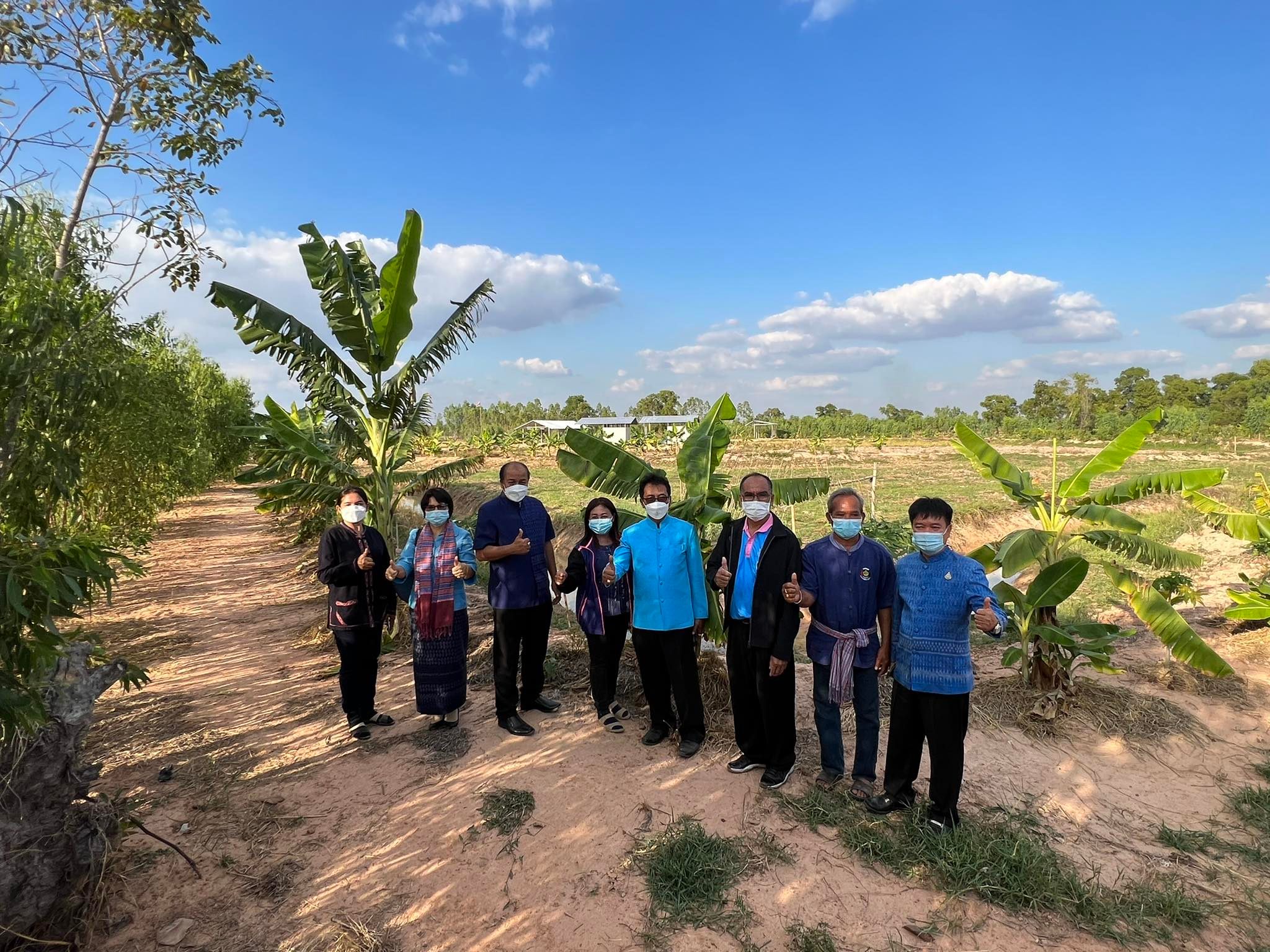 พช.ยโสธร ผู้ตรวจราชการกรมการพัฒนาชุมชน พร้อมทีมลงพื้นที่เยี่ยม แปลง “โคก หนอง นา โมเดล” อ.มหาชนะชัย จ.ยโสธร