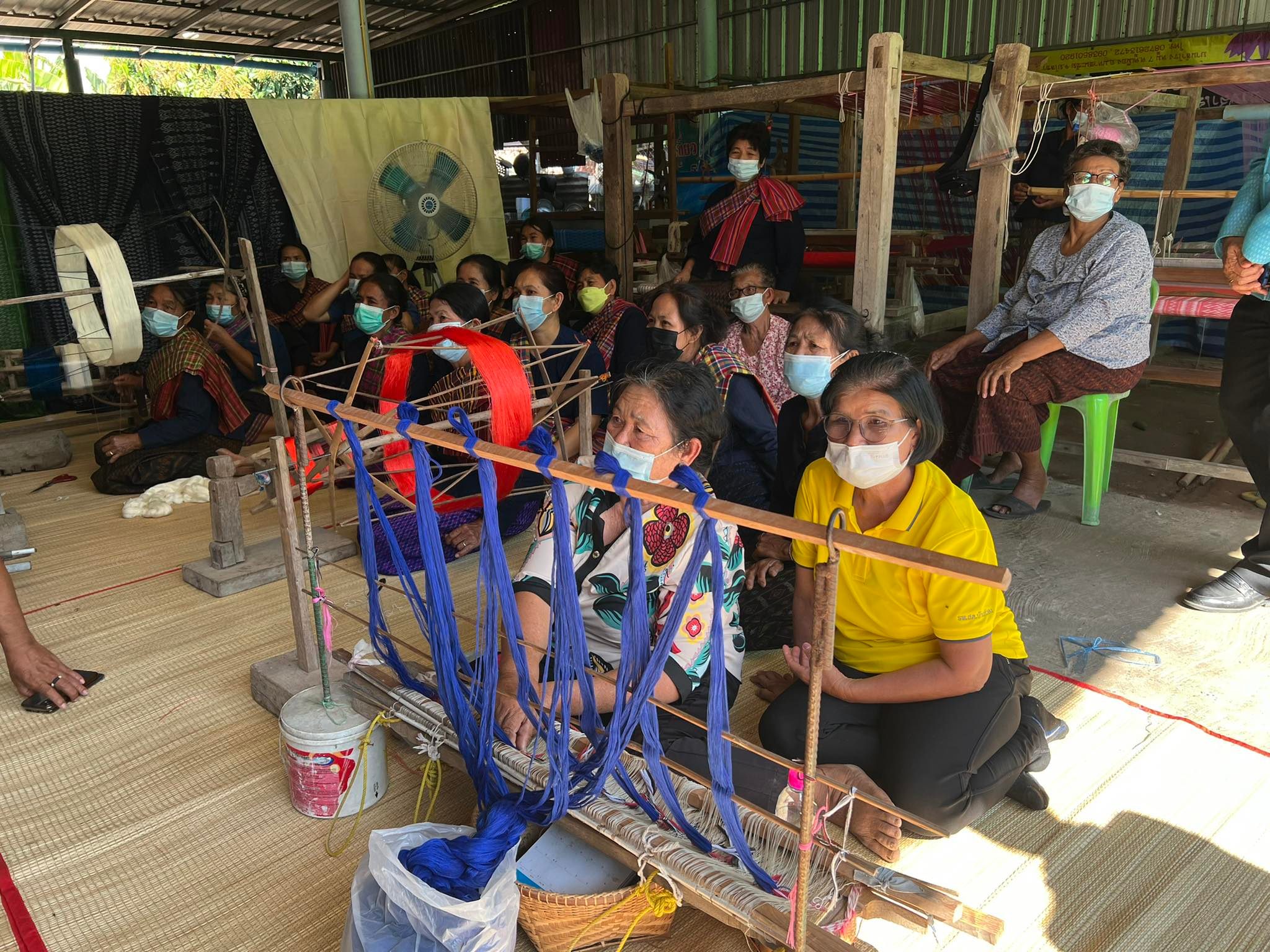 พช.ยโสธร  ผู้ตรวจราชการกรมการพัฒนาชุมชน พร้อมทีมลงพื้นที่ กลุ่มทอผ้าบ้านโนนยาง อำเภอมหาชนะชัย จังหวัดยโสธร