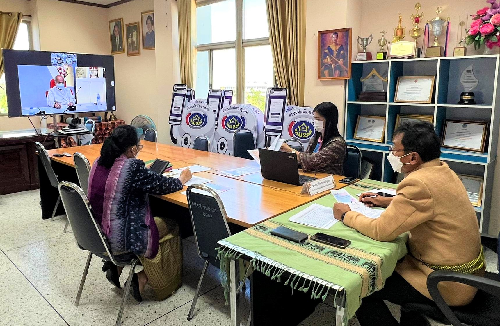 พช.ยโสธร ร่วมประชุม ติดตามผลการตรวจสอบข้อมูลครัวเรือนภายใต้การขับเคลื่อนการดำเนินงานขจัดความยากจนและพัฒนาคนทุกช่วงวัยอย่างยั่งยืนตามหลักปรัชญาของเศรษฐกิจพอเพียง