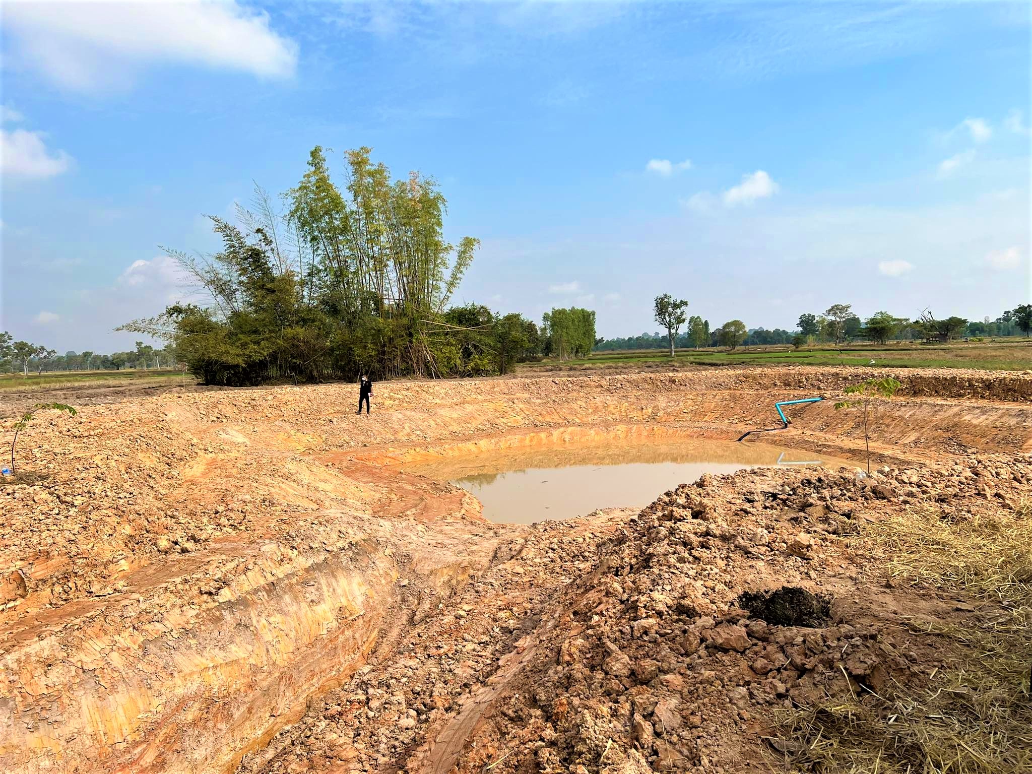 พช.ยโสธร รองผู้ว่าฯ ลงพื้นที่ติดตามผลการดำเนินงาน โครงการพัฒนาพื้นที่ต้นแบบการพัฒนาคุณภาพชีวิตตามหลักทฤษฎีใหม่ประยุกต์สู่ “โคก หนอง นา โมเดล”  อำเภอป่าติ้ว ? 