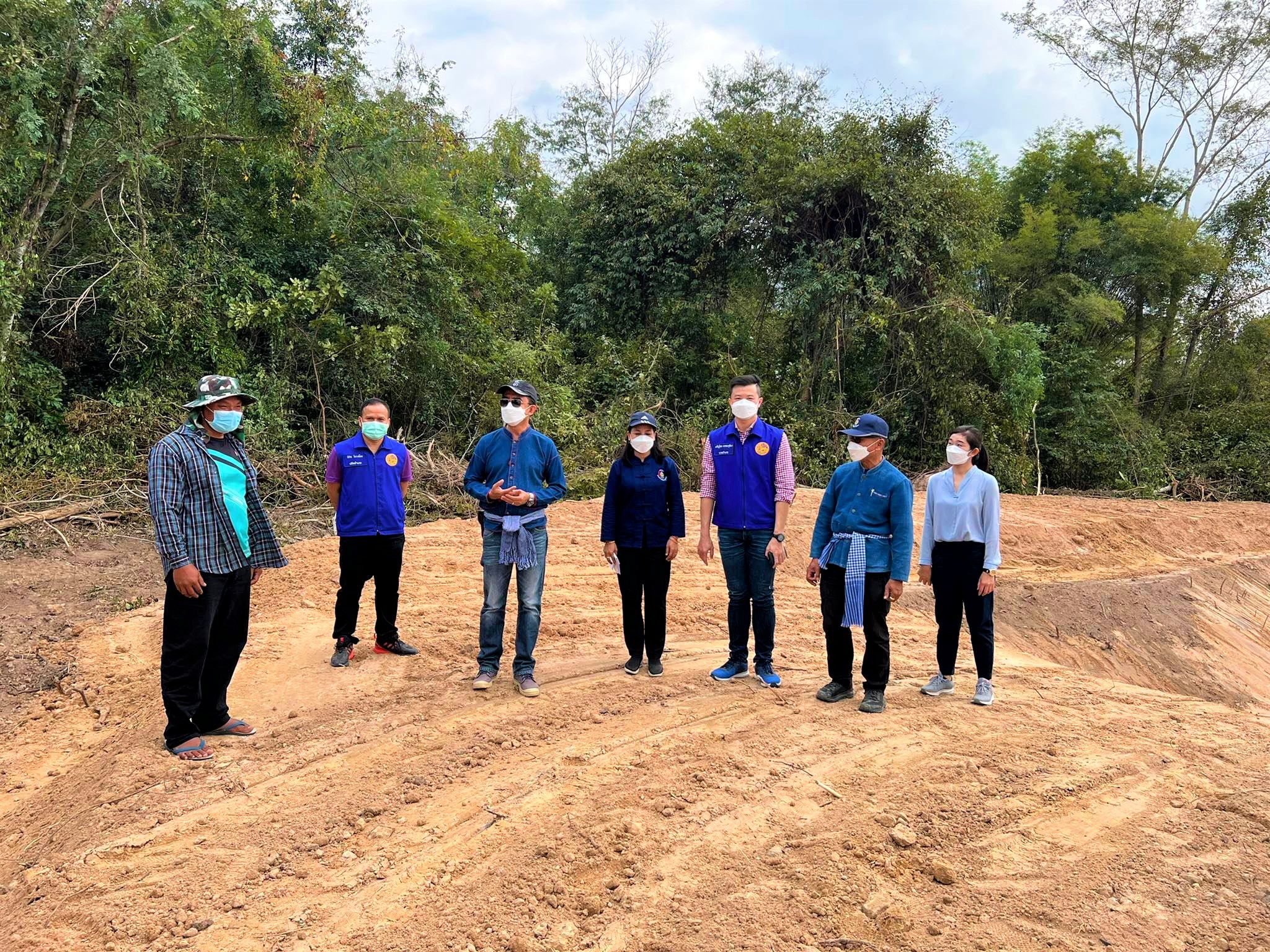 พช.ยโสธร รองผู้ว่าฯ ลงพื้นที่ติดตามผลการดำเนินงาน โครงการพัฒนาพื้นที่ต้นแบบการพัฒนาคุณภาพชีวิตตามหลักทฤษฎีใหม่ประยุกต์สู่ “โคก หนอง นา โมเดล”  อำเภอป่าติ้ว ? 