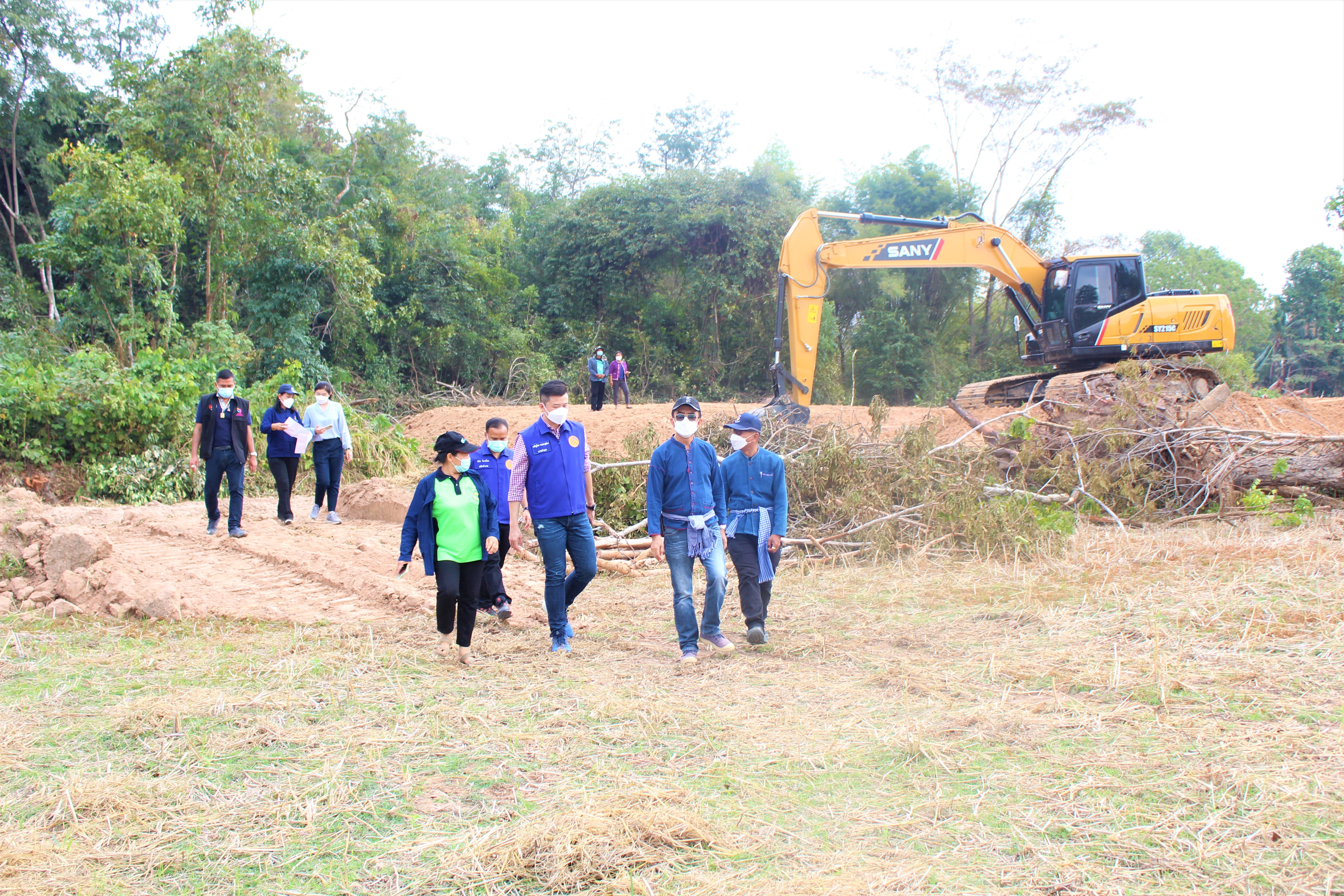 พช.ยโสธร รองผู้ว่าฯ ลงพื้นที่ติดตามผลการดำเนินงาน โครงการพัฒนาพื้นที่ต้นแบบการพัฒนาคุณภาพชีวิตตามหลักทฤษฎีใหม่ประยุกต์สู่ “โคก หนอง นา โมเดล”  อำเภอป่าติ้ว ? 