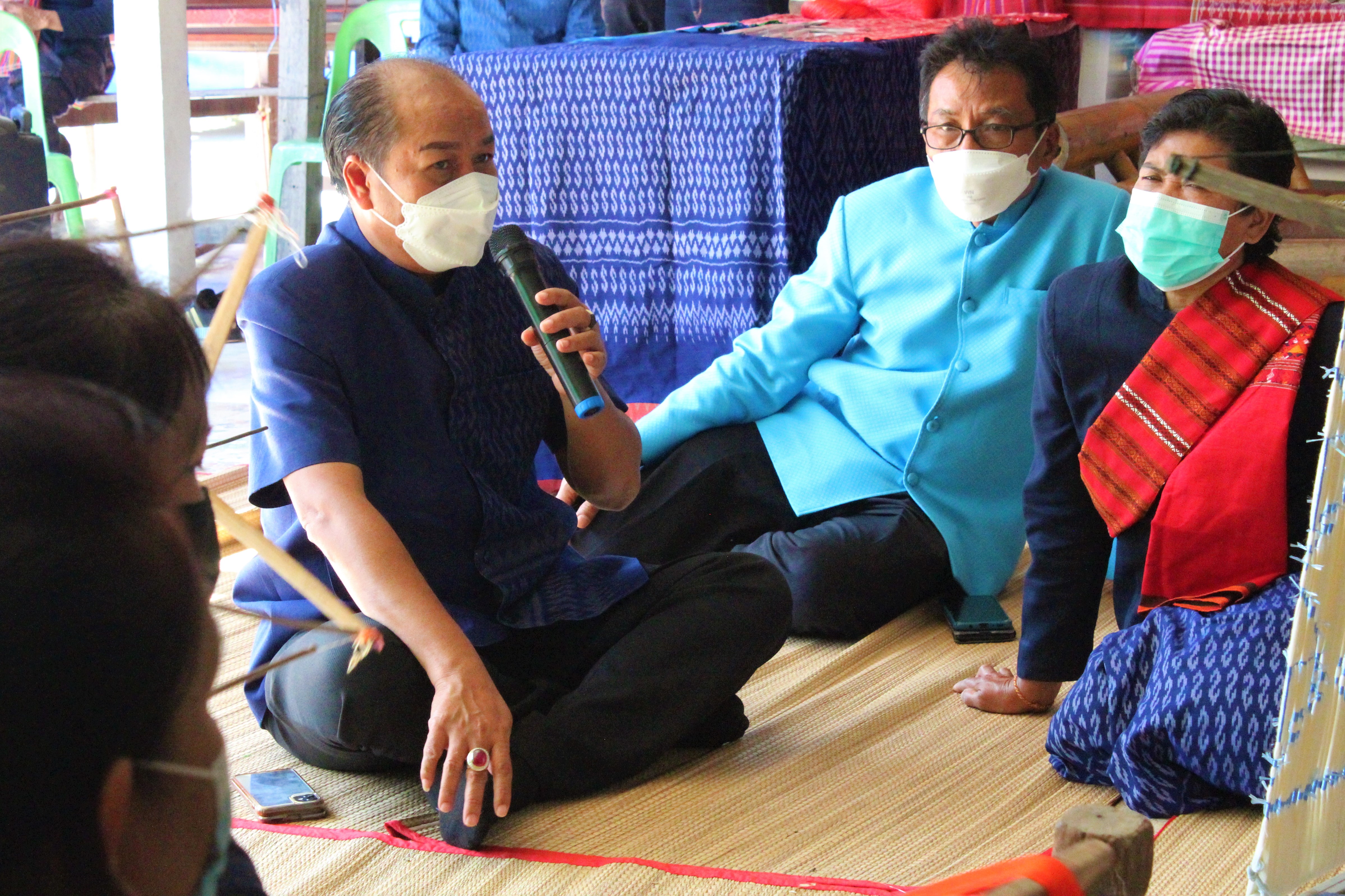 พช.ยโสธร  ผู้ตรวจราชการกรมการพัฒนาชุมชน พร้อมทีมลงพื้นที่ กลุ่มทอผ้าบ้านโนนยาง อำเภอมหาชนะชัย จังหวัดยโสธร