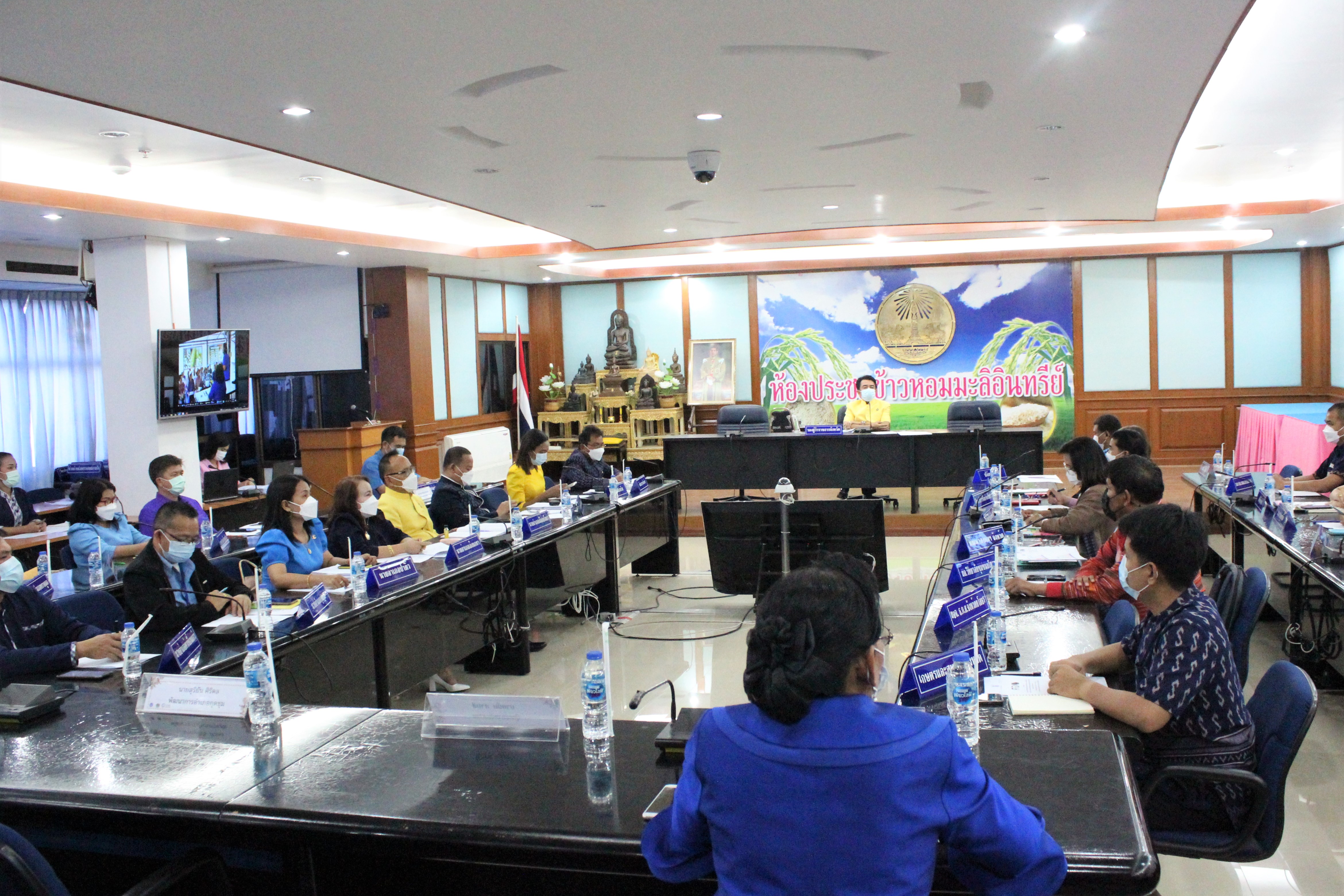 ยโสธรประกาศวาระจังหวัด “ ขจัดความยากจน” ภายใต้ศูนย์อำนวย การขจัดความยากจน และพัฒนาคนทุกช่วงวัยอย่างยั่งยืนตามหลักปรัชญาของเศรษฐกิจพอเพียงจังหวัดยโสธร (ศจพ.จ.ยส) ครั้งที่ 1 /2565  ?