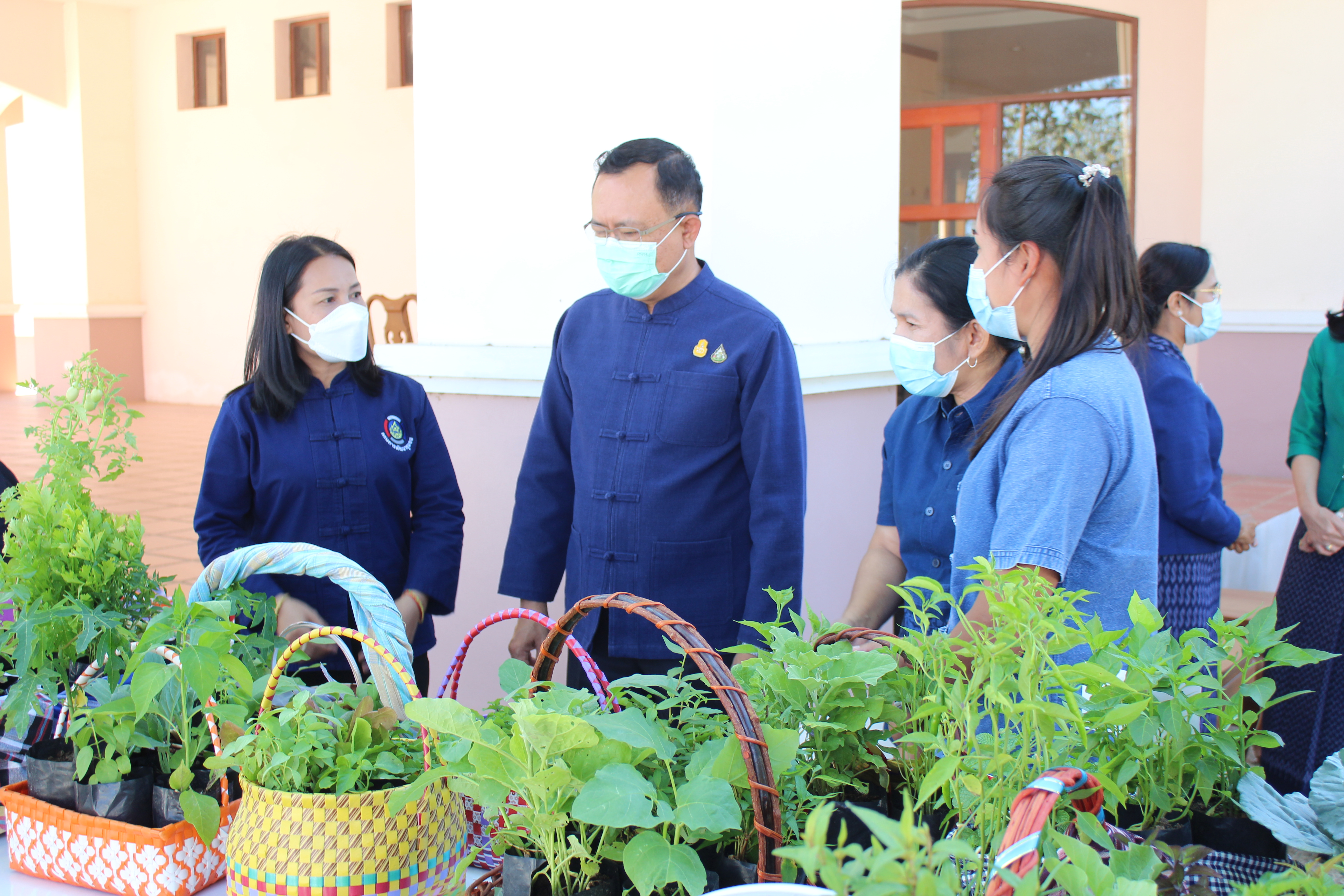 พช.ยโสธร พ่อเมืองผู้นำต้นแบบ ” ที่ว่างสร้างอาหาร” กิจกรรม โครงการอันเนื่องมาจากพระราชดำริและหลักปรัชญาของเศรษฐกิจพอเพียงกิจกรรม “ที่ว่างสร้างอาหาร”และกิจกรรมการน้อมนำแนวพระราชดำริของสมเด็จพระกนิษฐาธิราชเจ้า กรมสมเด็จพระเทพรัตนราชสุดาฯ สยามบรมราชกุมารี สร้างความมั่งคงทางอาหารสู่ปฏิบัติการ 90 วัน ปลูกผักสวนครัวเพื่อสร้างความมั่งคงทางอาหาร รอบ 2