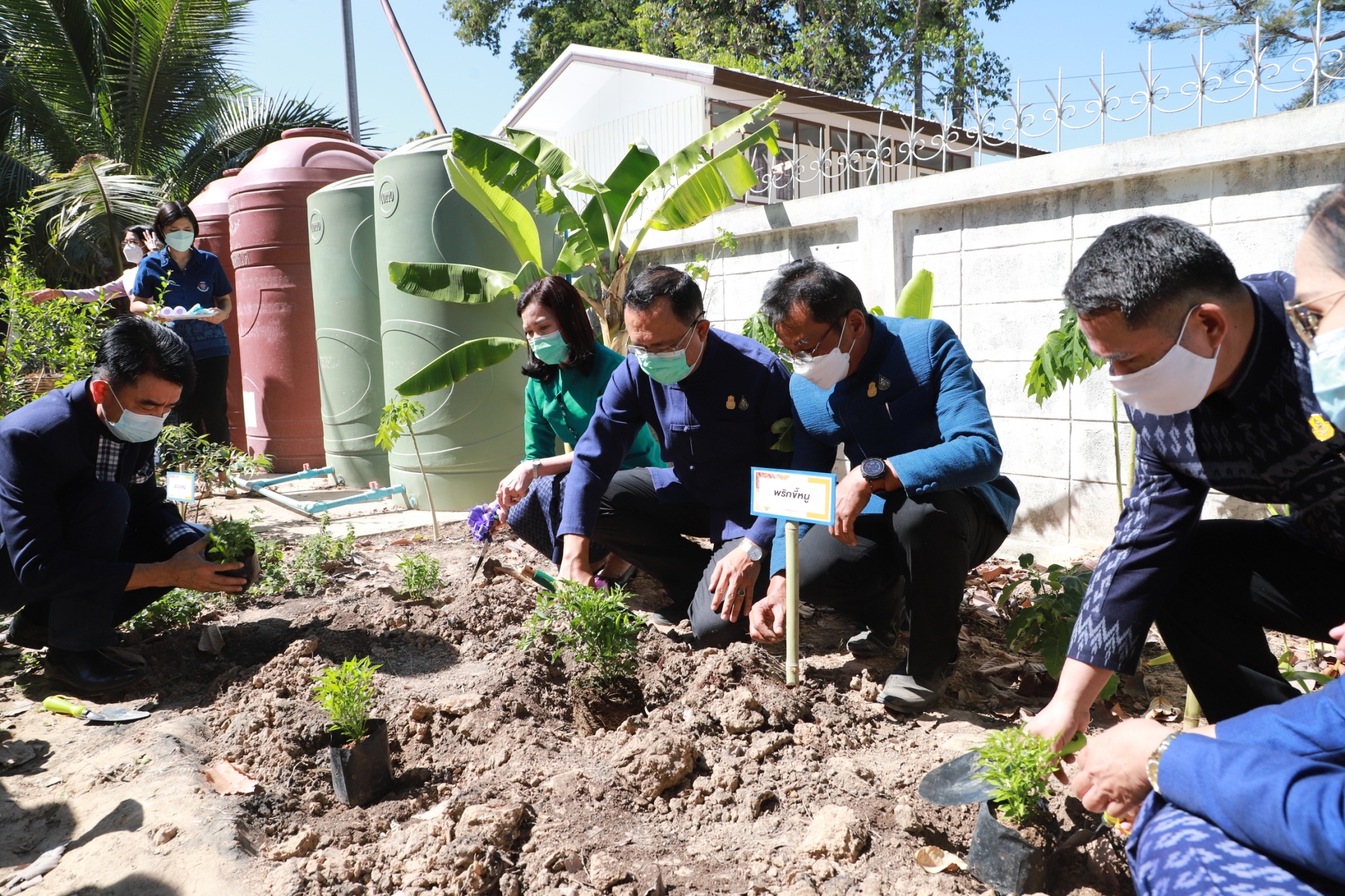 พช.ยโสธร พ่อเมืองผู้นำต้นแบบ ” ที่ว่างสร้างอาหาร” กิจกรรม โครงการอันเนื่องมาจากพระราชดำริและหลักปรัชญาของเศรษฐกิจพอเพียงกิจกรรม “ที่ว่างสร้างอาหาร”และกิจกรรมการน้อมนำแนวพระราชดำริของสมเด็จพระกนิษฐาธิราชเจ้า กรมสมเด็จพระเทพรัตนราชสุดาฯ สยามบรมราชกุมารี สร้างความมั่งคงทางอาหารสู่ปฏิบัติการ 90 วัน ปลูกผักสวนครัวเพื่อสร้างความมั่งคงทางอาหาร รอบ 2
