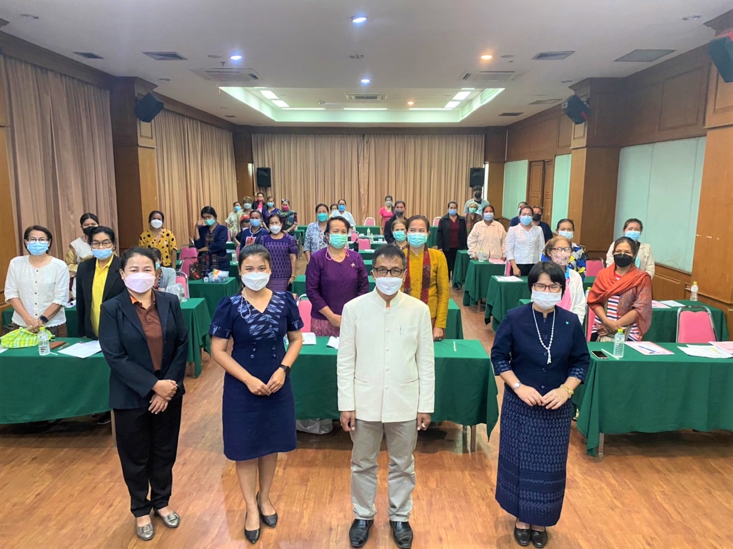 พจ.ยโสธร  ดำเนินโครงการยกระดับมาตรฐานสินค้าและบริการด้านการท่องเที่ยว และการค้าและสู่สากลกิจกรรมย่อยพัฒนาผู้ประกอบการ OTOP  ?