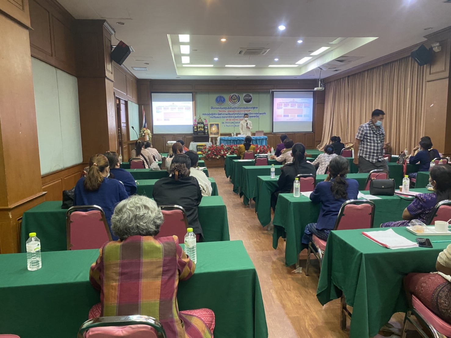 พจ.ยโสธร  ดำเนินโครงการยกระดับมาตรฐานสินค้าและบริการด้านการท่องเที่ยว และการค้าและสู่สากลกิจกรรมย่อยพัฒนาผู้ประกอบการ OTOP  ?