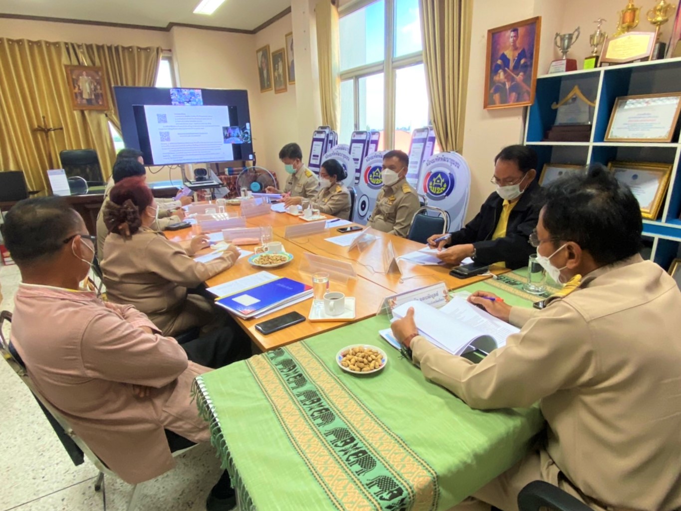 เข้าร่วมประชุมการดำเนินโครงการพัฒนาพื้นที่ต้นแบบการพัฒนาคุณภาพชีวิตตามหลักทฤษฎีใหม่ ประยุกต์สู่ “โคก หนอง นา โมเดล” ผ่านระบบ VDO Conference   ?