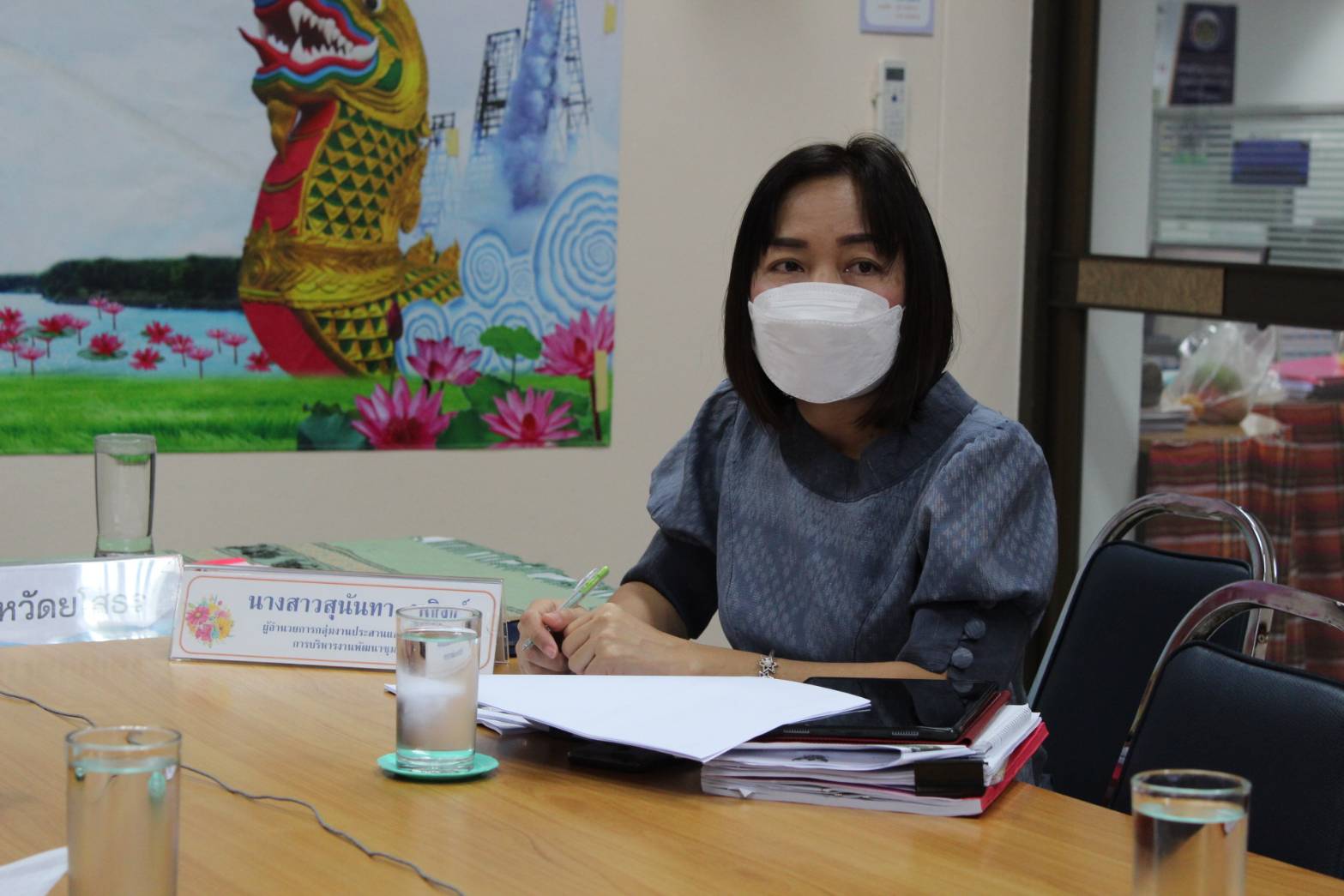 พช.ยโสธร ประชุมชี้แจง เร่งรัด กำกับ ติดตาม การดำเนินงานกองทุนพัฒนาบทบาทสตรี ผ่านระบบ (Video Conference)