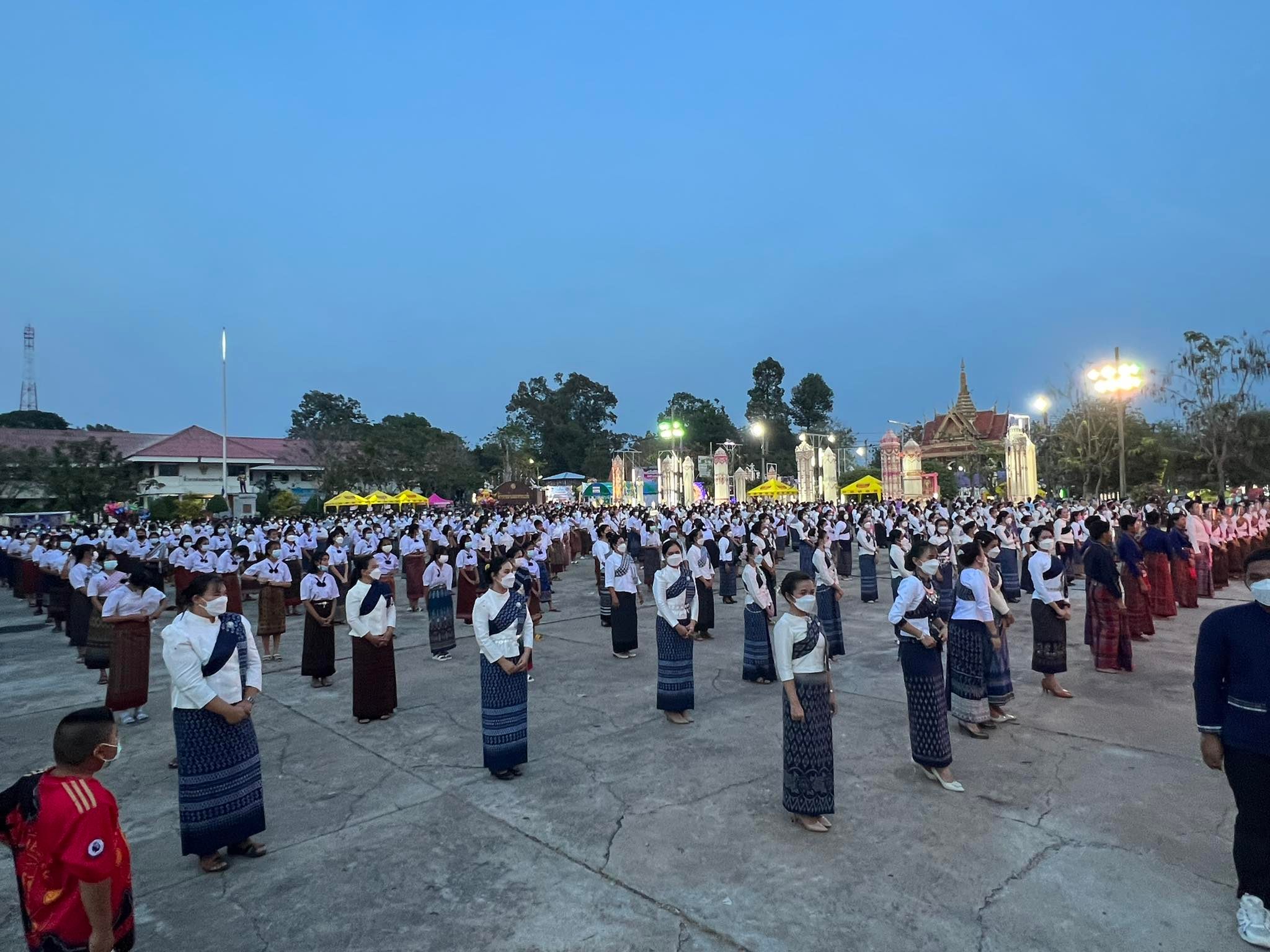 พช.ยโสธร  ร่วมสวมใส่ผ้าไทย ในพิธีเปิดงานประเพณีแห่มาลัยข้าวตอก ประจำปี 2565
