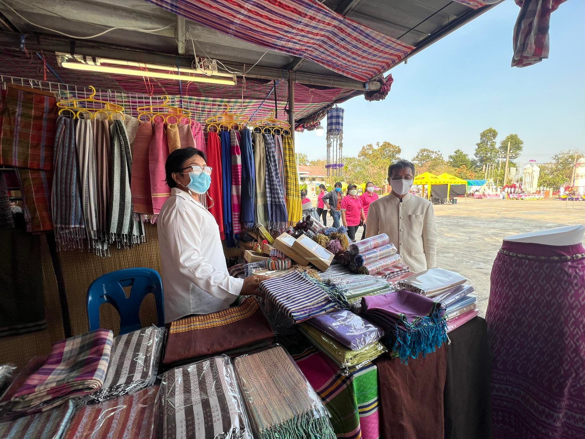 พช.ยโสธร  ร่วมสวมใส่ผ้าไทย ในพิธีเปิดงานประเพณีแห่มาลัยข้าวตอก ประจำปี 2565