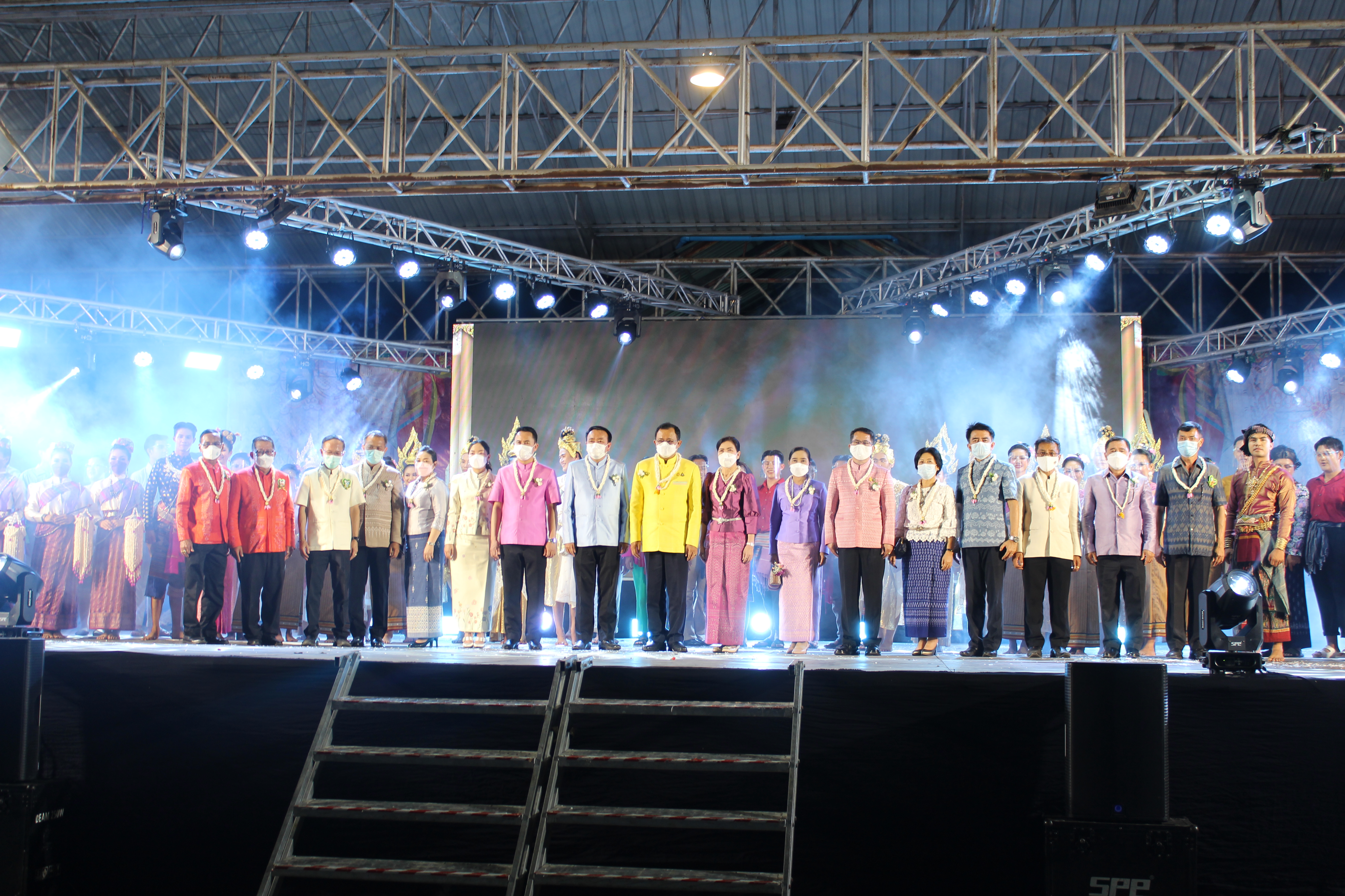 พช.ยโสธร  ร่วมสวมใส่ผ้าไทย ในพิธีเปิดงานประเพณีแห่มาลัยข้าวตอก ประจำปี 2565