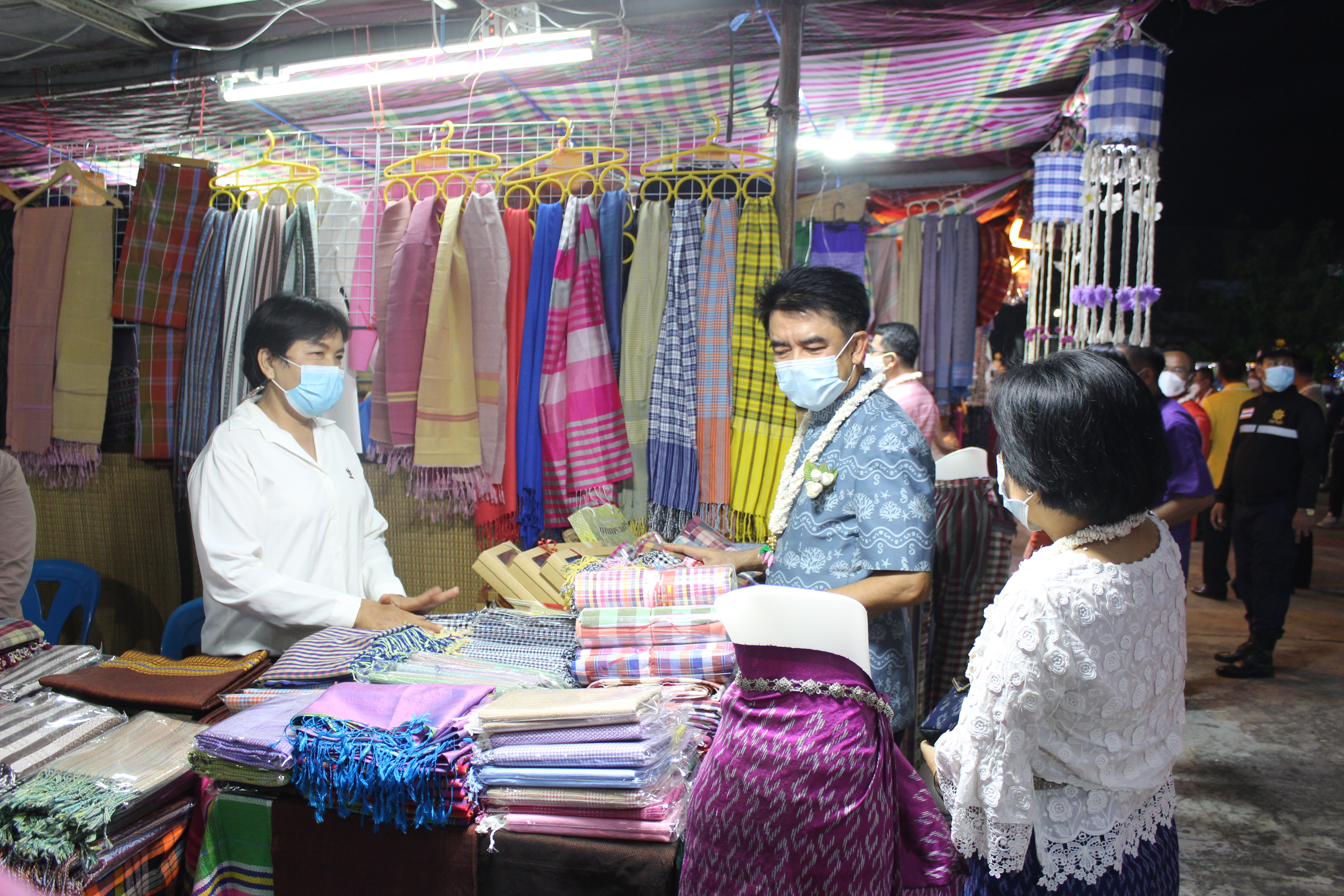 พช.ยโสธร  ร่วมสวมใส่ผ้าไทย ในพิธีเปิดงานประเพณีแห่มาลัยข้าวตอก ประจำปี 2565