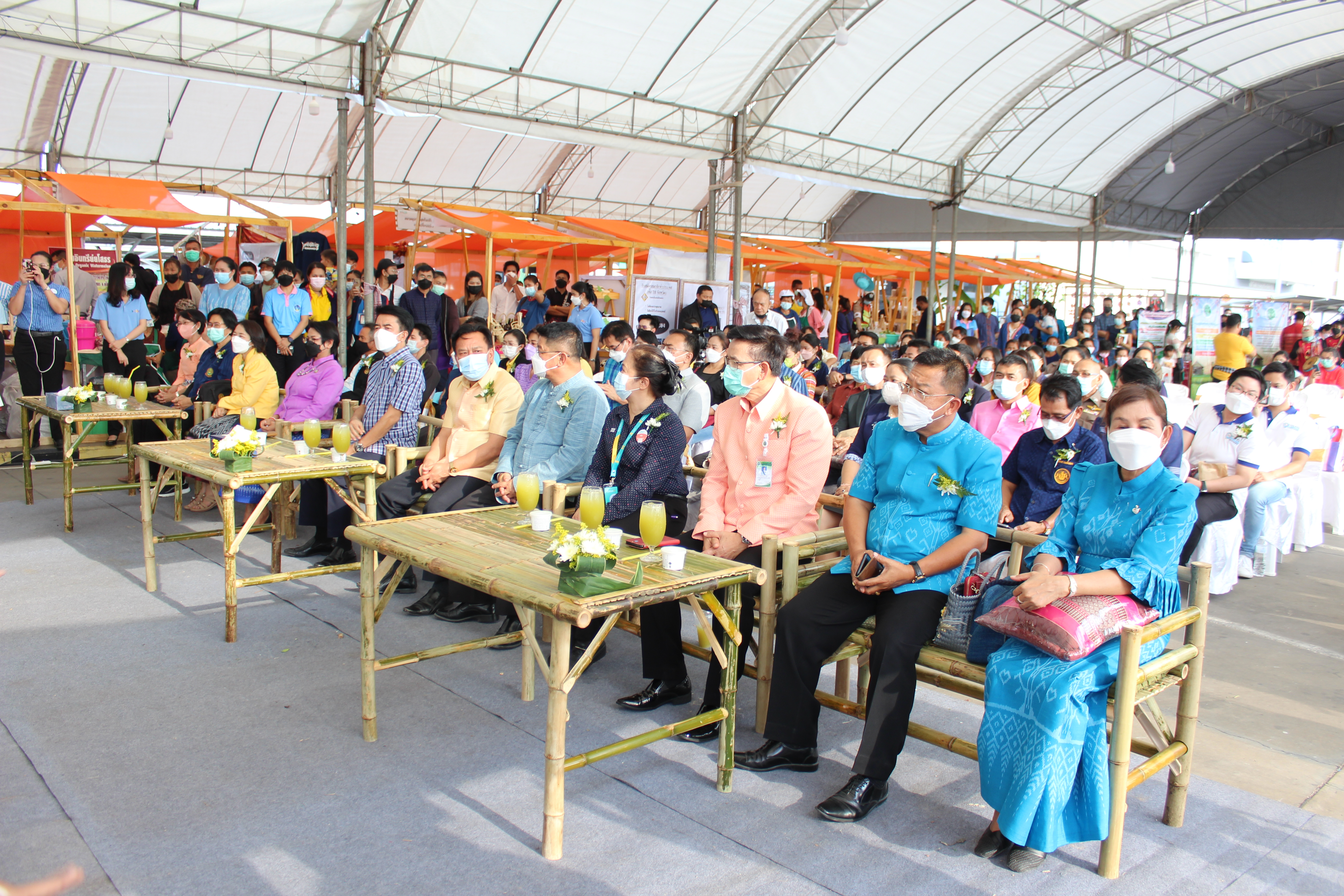 พช.ยโสธร ร่วมพิธีเปิดงาน “มหกรรมสินค้าเกษตรอินทรีย์วิถียโสธร 2565” สะออน 50 ปี ศรียโสธร”