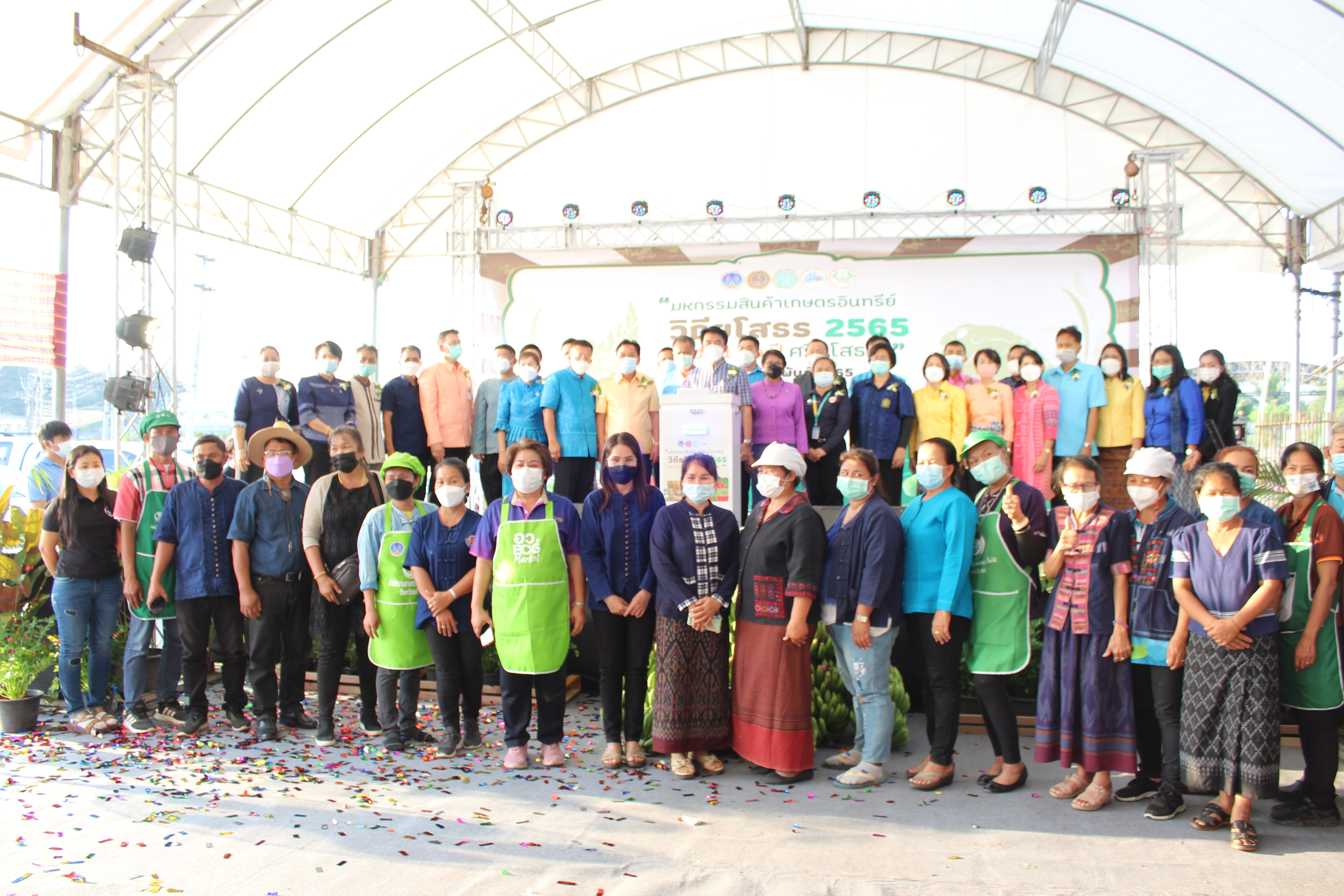 พช.ยโสธร ร่วมพิธีเปิดงาน “มหกรรมสินค้าเกษตรอินทรีย์วิถียโสธร 2565” สะออน 50 ปี ศรียโสธร”