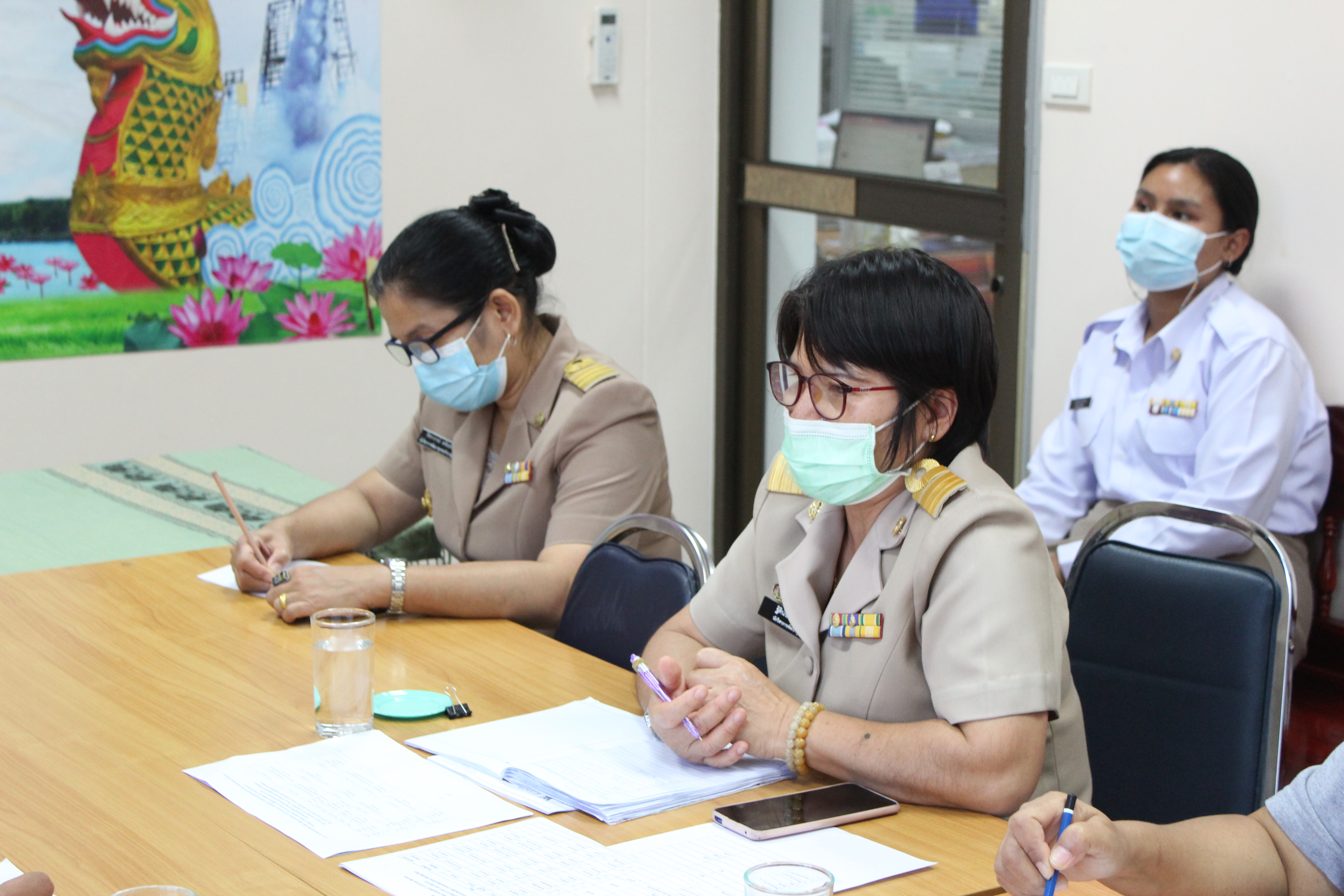 พช.ยโสธร จัดประชุมเตรียมความพร้อมการดำเนินงานตามโครงการยกระดับมาตรฐานสินค้าและบริการด้านการท่องเที่ยวและการค้าสู่สากล กิจกรรมย่อยพัฒนาบรรจุภัณฑ์ OTOP และ Banner