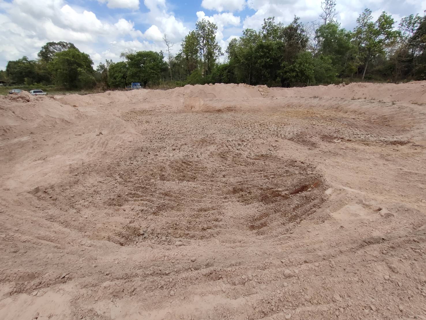 พช.ยโสธร  ลงพื้นที่ติดตาม/นิเทศงาน ผลการดำเนินงานโครงการพัฒนาหมู่บ้านเศรษฐกิจพอเพียง กิจกรรมพัฒนาศูนย์เรียนรู้ทฤษฎีใหม่รูปแบบ “โคก หนอง นา”ในพื้นที่อำเภอทรายมูล?