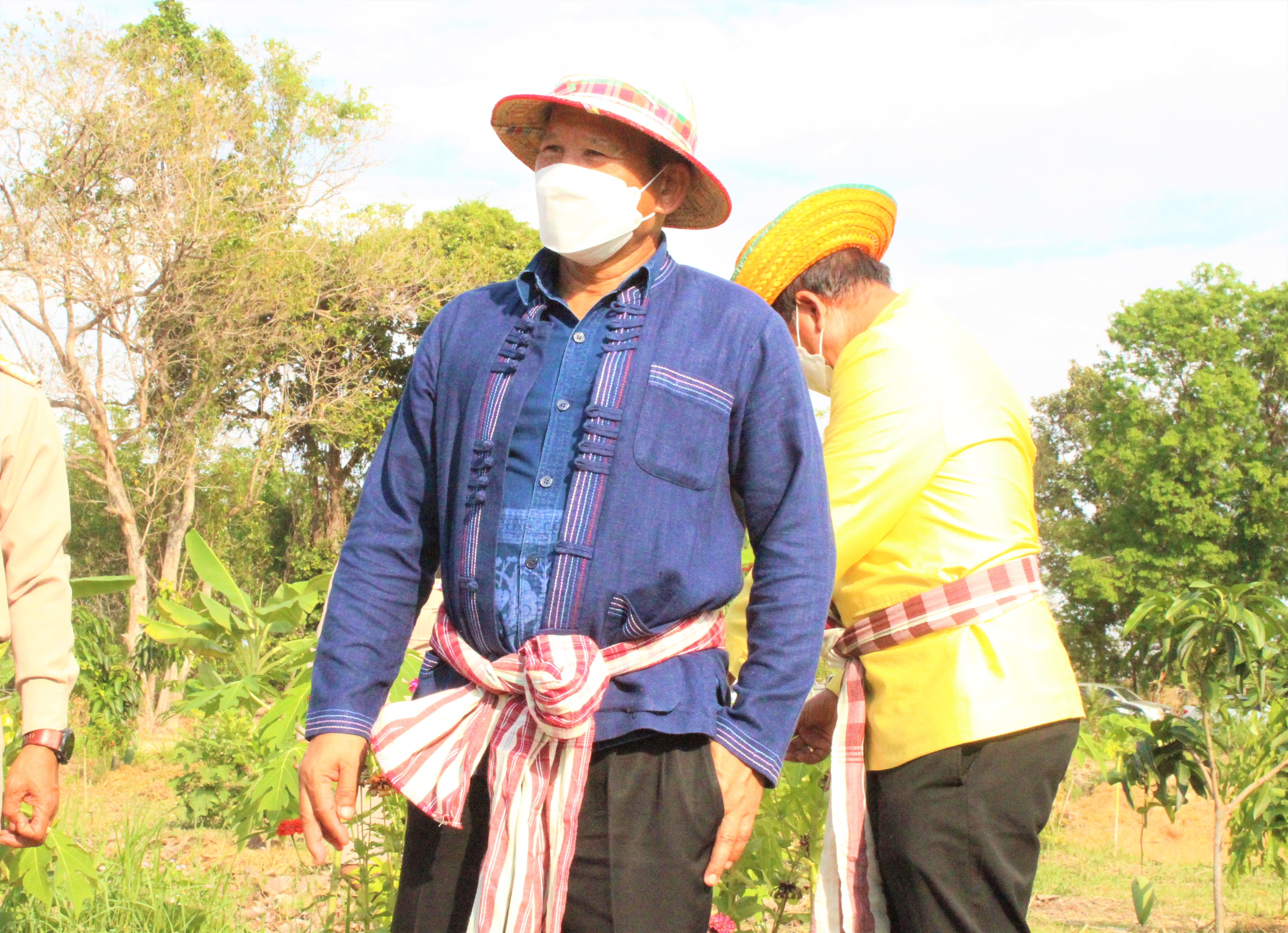 นายนิวัติ น้อยผาง รองอธิบดีกรมการพัฒนาชุมชน ลงพื้นที่ให้กำลังใจครัวเรือนเป้าหมาย  TPMAP “คนยโสธร…ไม่ทอดทิ้งกัน” ?