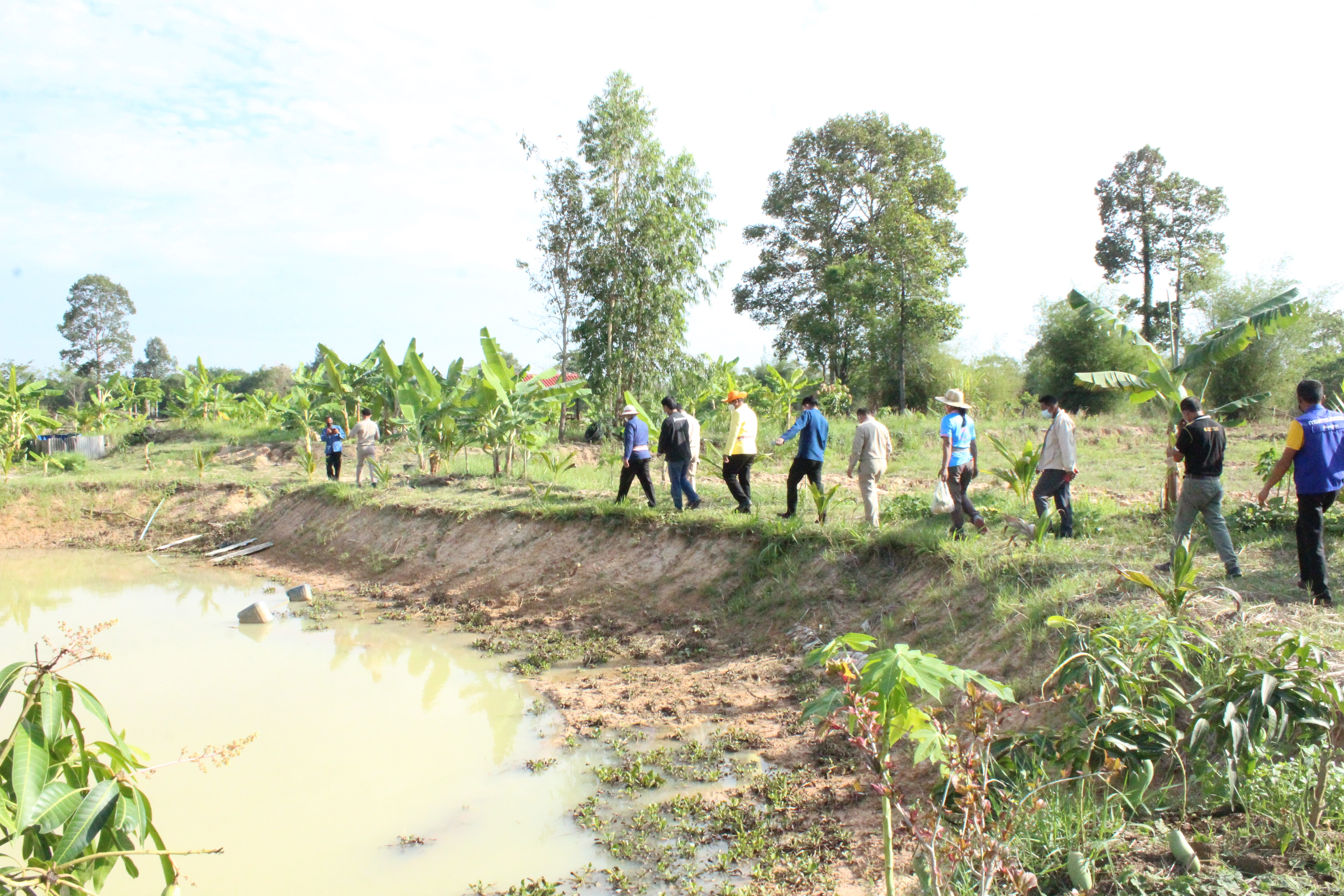 นายนิวัติ น้อยผาง รองอธิบดีกรมการพัฒนาชุมชน ลงพื้นที่ให้กำลังใจครัวเรือนเป้าหมาย  TPMAP “คนยโสธร…ไม่ทอดทิ้งกัน” ?