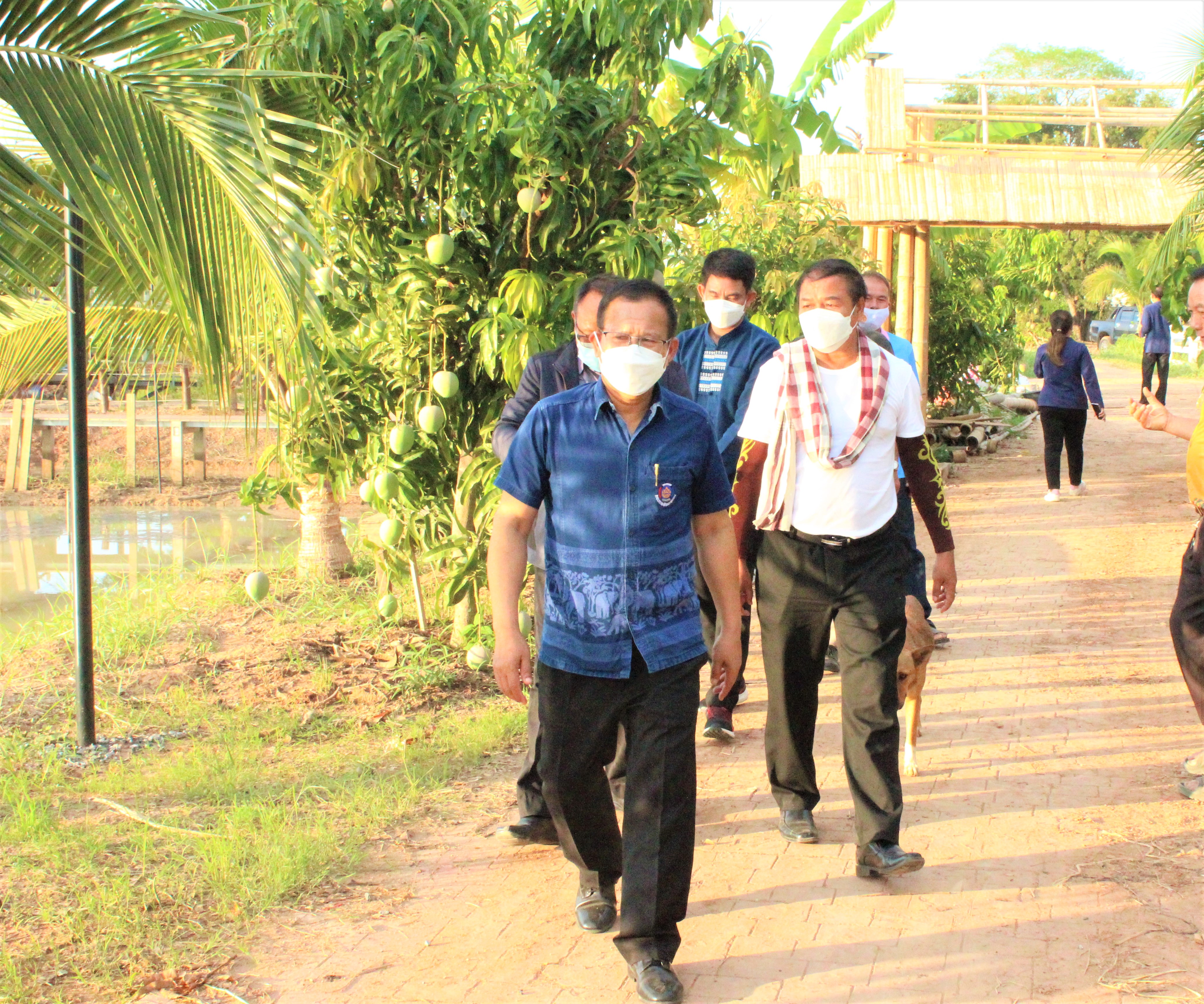 นายนิวัติ น้อยผาง รองอธิบดีกรมการพัฒนาชุมชน ลงพื้นที่ให้กำลังใจครัวเรือนเป้าหมาย  TPMAP “คนยโสธร…ไม่ทอดทิ้งกัน” ?