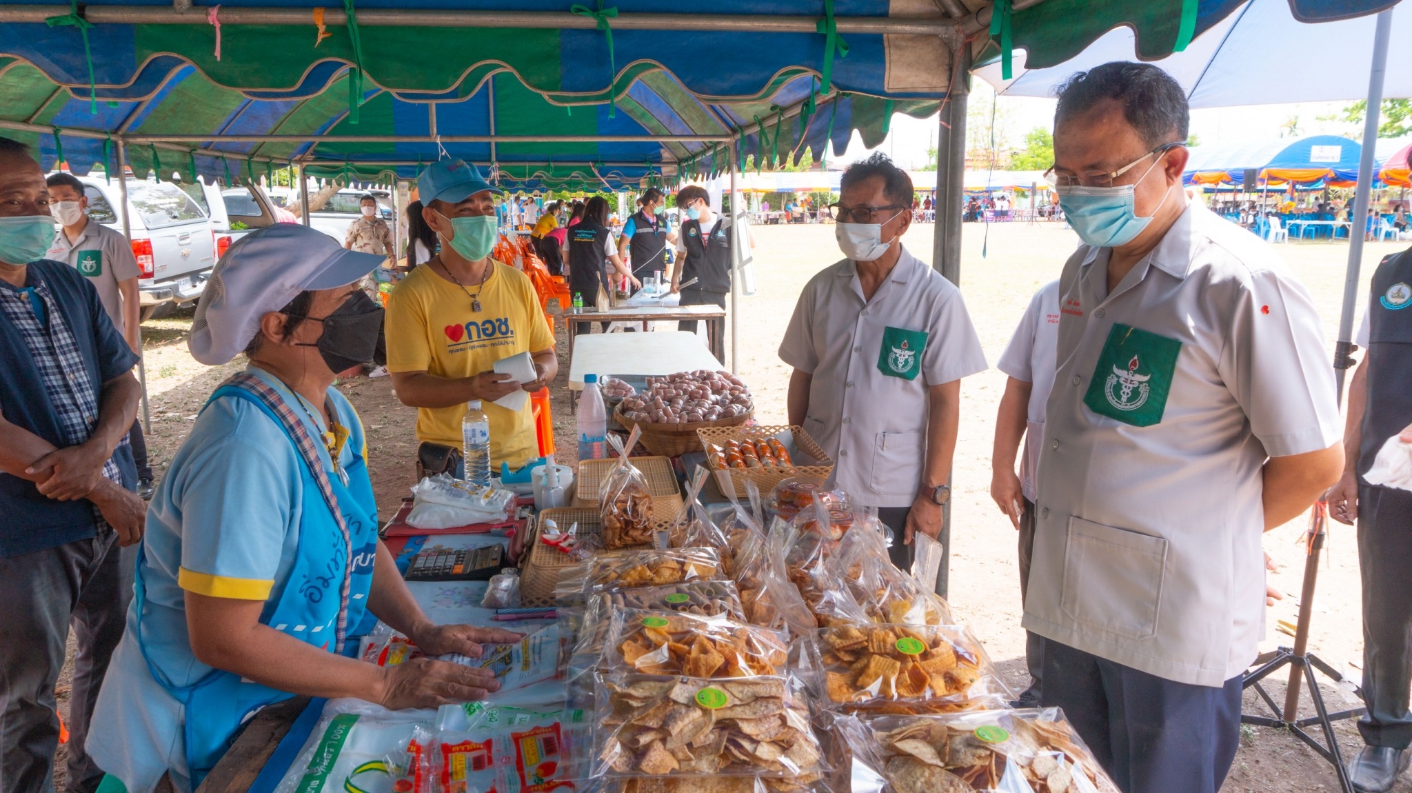 พช.ยโสธร   ร่วมนำหน่วยแพทย์เคลื่อนที่ พอ.สว. พร้อมจังหวัดเคลื่อนที่ “เพิ่มรอยยิ้ม เติมความสุข ให้คนยโสธร” ครั้งที่ 6/2565