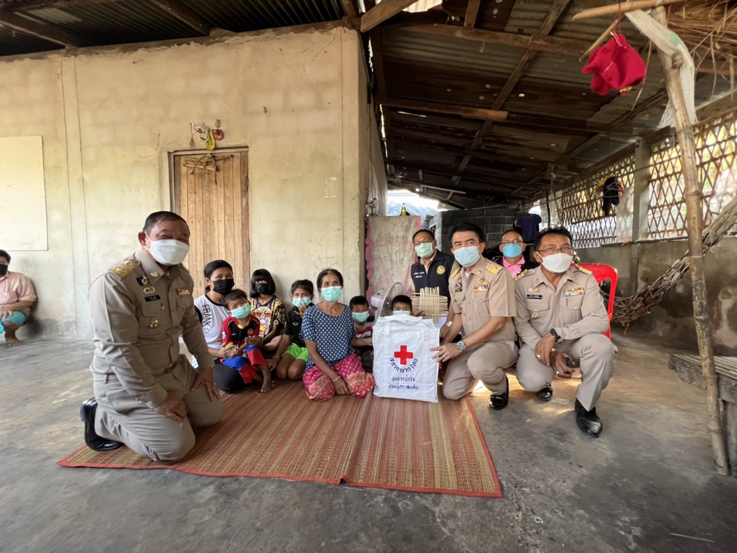 พช.ยโสธร  รองพ่อเมือง ลงพื้นที่ปฏิบัติการ “คนยโสธร…ไม่ทอดทิ้งกัน” ภายใต้ศูนย์อำนวยการขจัดความยากจนและพัฒนาคนทุกช่วงวัยอย่างยั่งยืนตามหลักปรัชญาของเศรษฐกิจพอเพียงจังหวัดยโสธร ณ อำเภอเมืองยโสธร