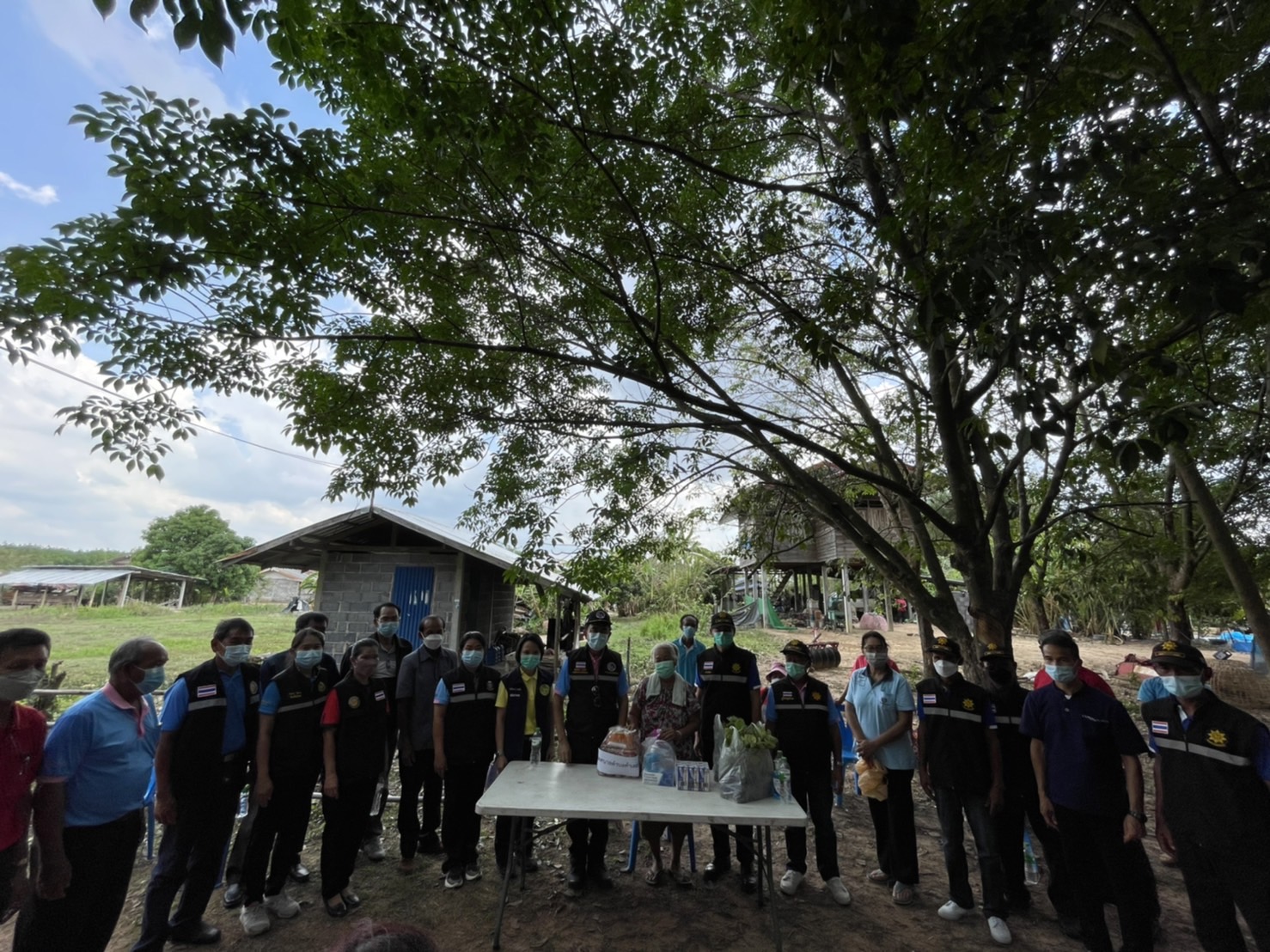 รองพ่อเมืองยโสธร ลงพื้นที่ปฏิบัติการ “คนยโสธร…ไม่ทอดทิ้งกัน” ภายใต้ศูนย์อำนวยการขจัดความยากจนและพัฒนาคนทุกช่วงวัยอย่างยั่งยืนตามหลักปรัชญาของเศรษฐกิจพอเพียง จังหวัดยโสธร