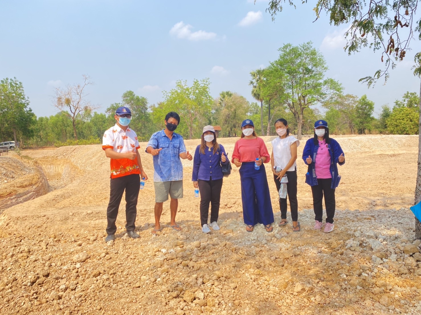 พช.ยโสธร ?ลงพื้นที่ติดตามผลการดำเนินงานโครงการพัฒนาหมู่บ้านเศรษฐกิจพอเพียง กิจกรรมพัฒนาศูนย์เรียนรู้ทฤษฎีใหม่รูปแบบ “โคก หนอง นา”ในพื้นที่อำเภอป่าติ้วและอำเภอกุดชุม?