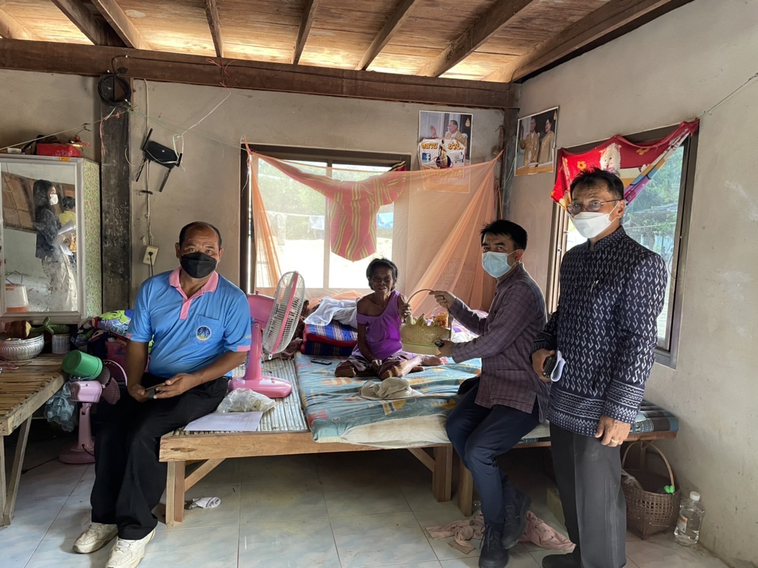 ? รองพ่อเมืองยโสธร ลงพื้นที่ปฏิบัติการ “คนยโสธร…ไม่ทอดทิ้งกัน” ภายใต้ศูนย์อำนวยการขจัดความยากจนและพัฒนาคนทุกช่วงวัยอย่างยั่งยืนตามหลักปรัชญาของเศรษฐกิจพอเพียงจังหวัดยโสธร (lotus)(lotus)