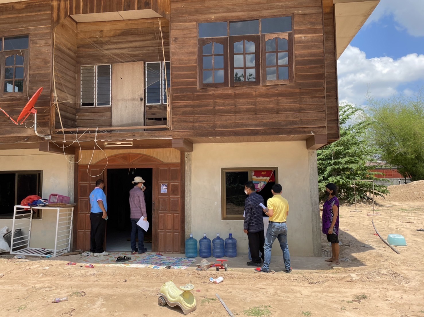 ? รองพ่อเมืองยโสธร ลงพื้นที่ปฏิบัติการ “คนยโสธร…ไม่ทอดทิ้งกัน” ภายใต้ศูนย์อำนวยการขจัดความยากจนและพัฒนาคนทุกช่วงวัยอย่างยั่งยืนตามหลักปรัชญาของเศรษฐกิจพอเพียงจังหวัดยโสธร (lotus)(lotus)