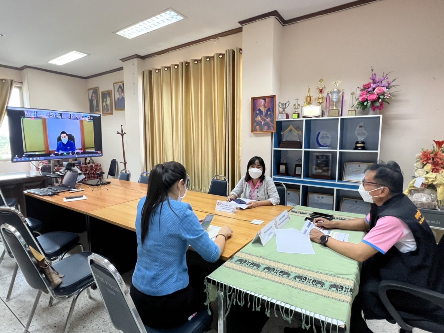 พช.ยโสธร    ร่วมประชุมติดตามการดำเนินงานและการใช้จ่ายงบประมาณกองทุนพัฒนาบทบาทสตรี ประจำปีงบประมาณ พ.ศ. 2565 ครั้งที่ 2/2565 ผ่านระบบ Zoom Cloud Meeting