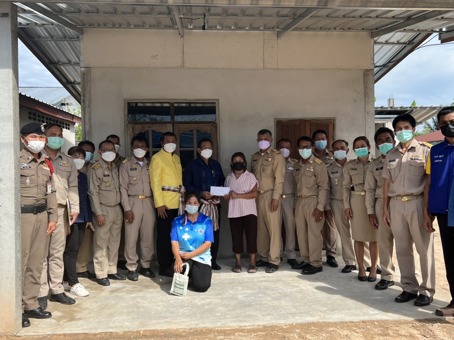 นายนิวัติ น้อยผาง รองอธิบดีกรมการพัฒนาชุมชน ลงพื้นที่ให้กำลังใจครัวเรือนเป้าหมาย  TPMAP “คนยโสธร…ไม่ทอดทิ้งกัน” ?