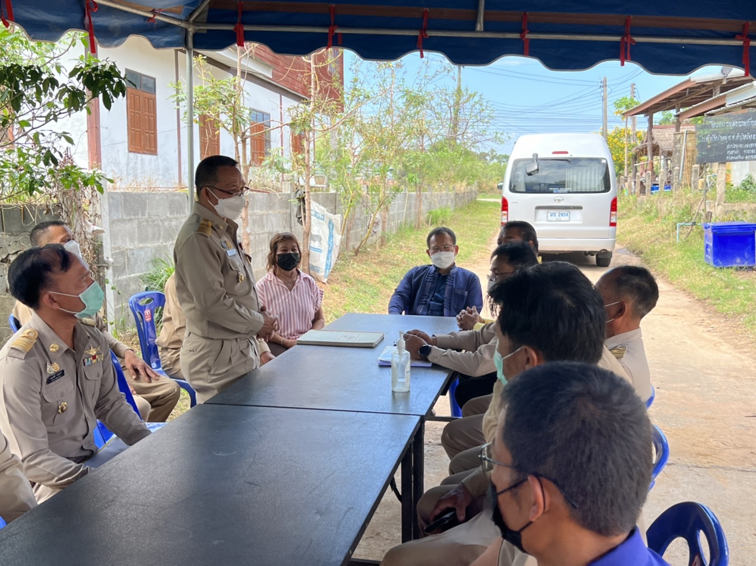 นายนิวัติ น้อยผาง รองอธิบดีกรมการพัฒนาชุมชน ลงพื้นที่ให้กำลังใจครัวเรือนเป้าหมาย  TPMAP “คนยโสธร…ไม่ทอดทิ้งกัน” ?