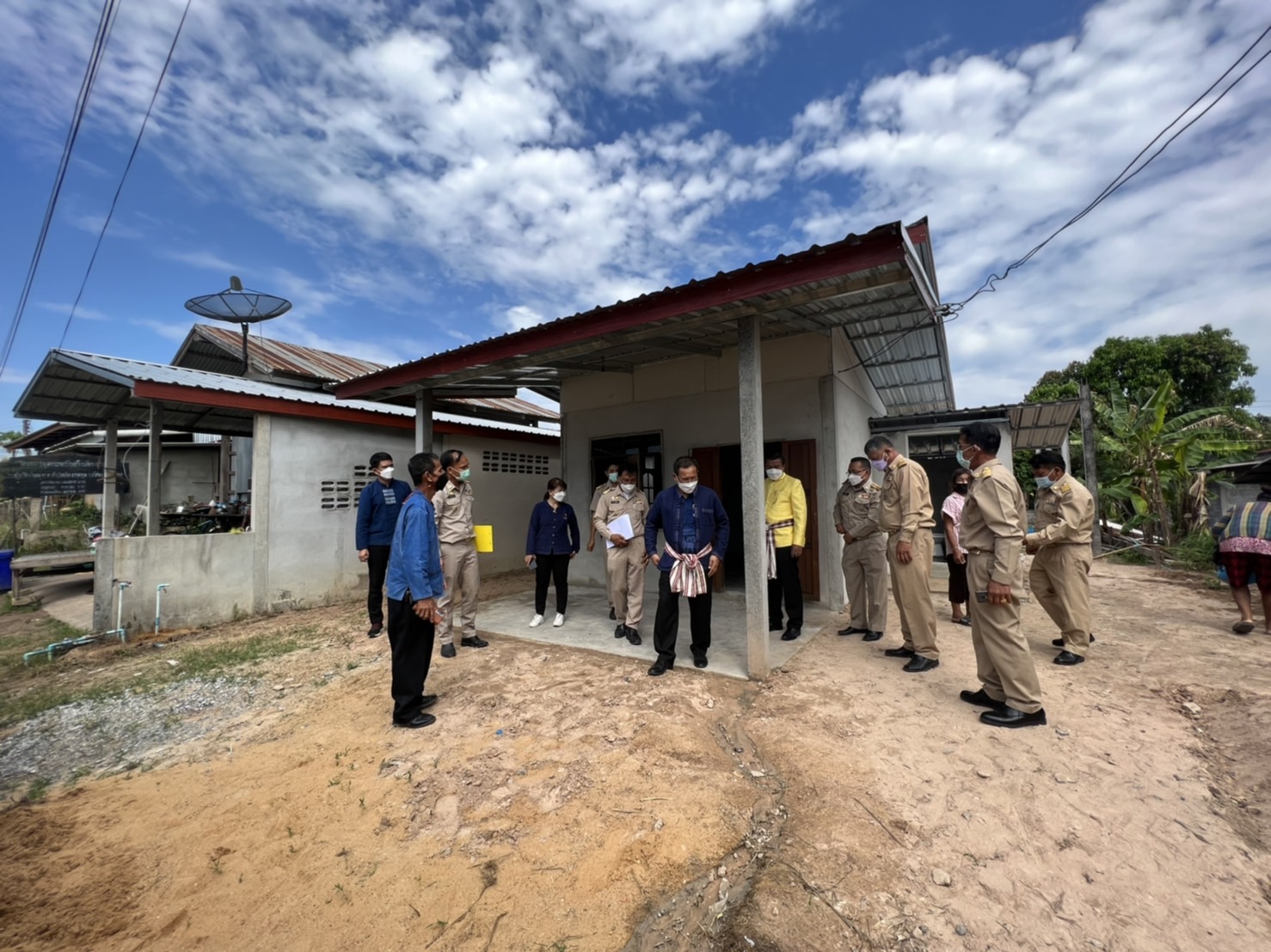 นายนิวัติ น้อยผาง รองอธิบดีกรมการพัฒนาชุมชน ลงพื้นที่ให้กำลังใจครัวเรือนเป้าหมาย  TPMAP “คนยโสธร…ไม่ทอดทิ้งกัน” ?